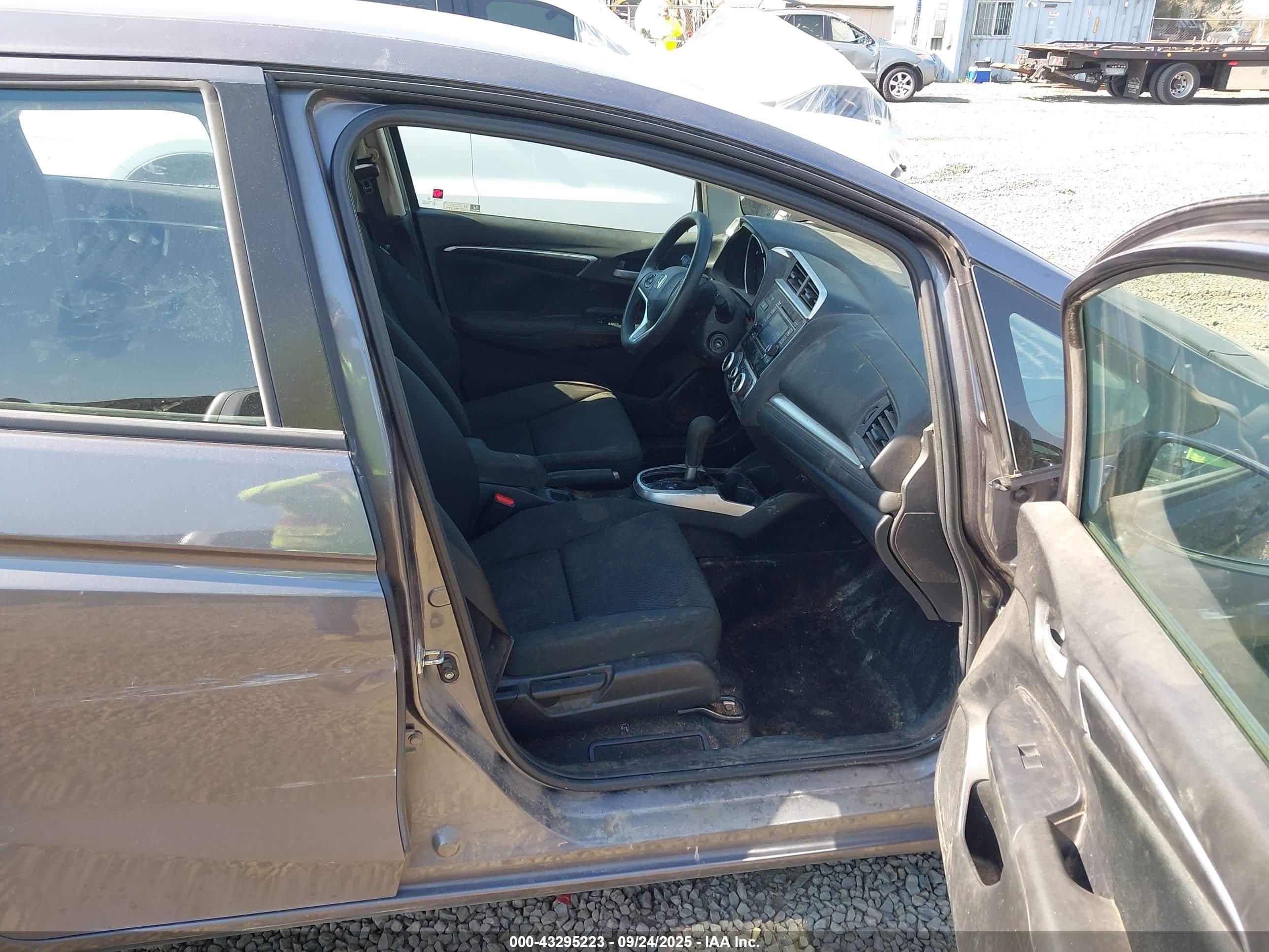 HONDA FIT image 5