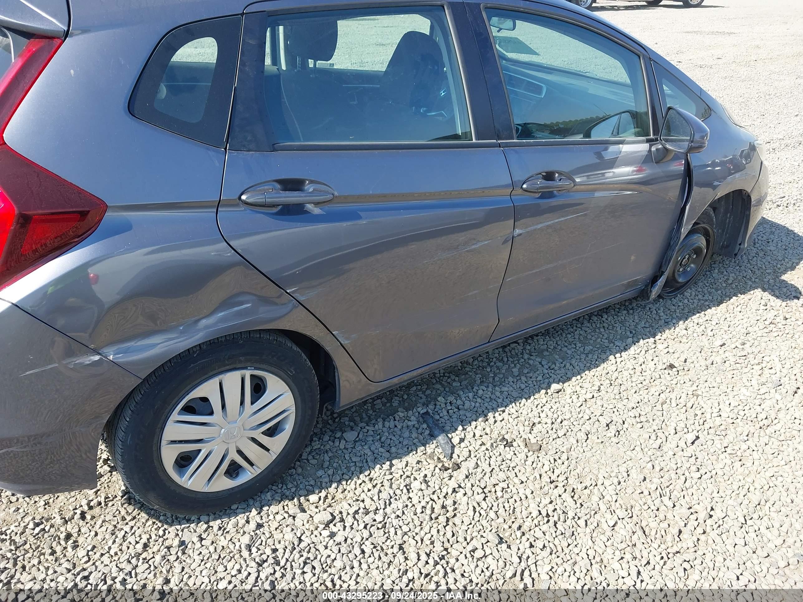 HONDA FIT image 6