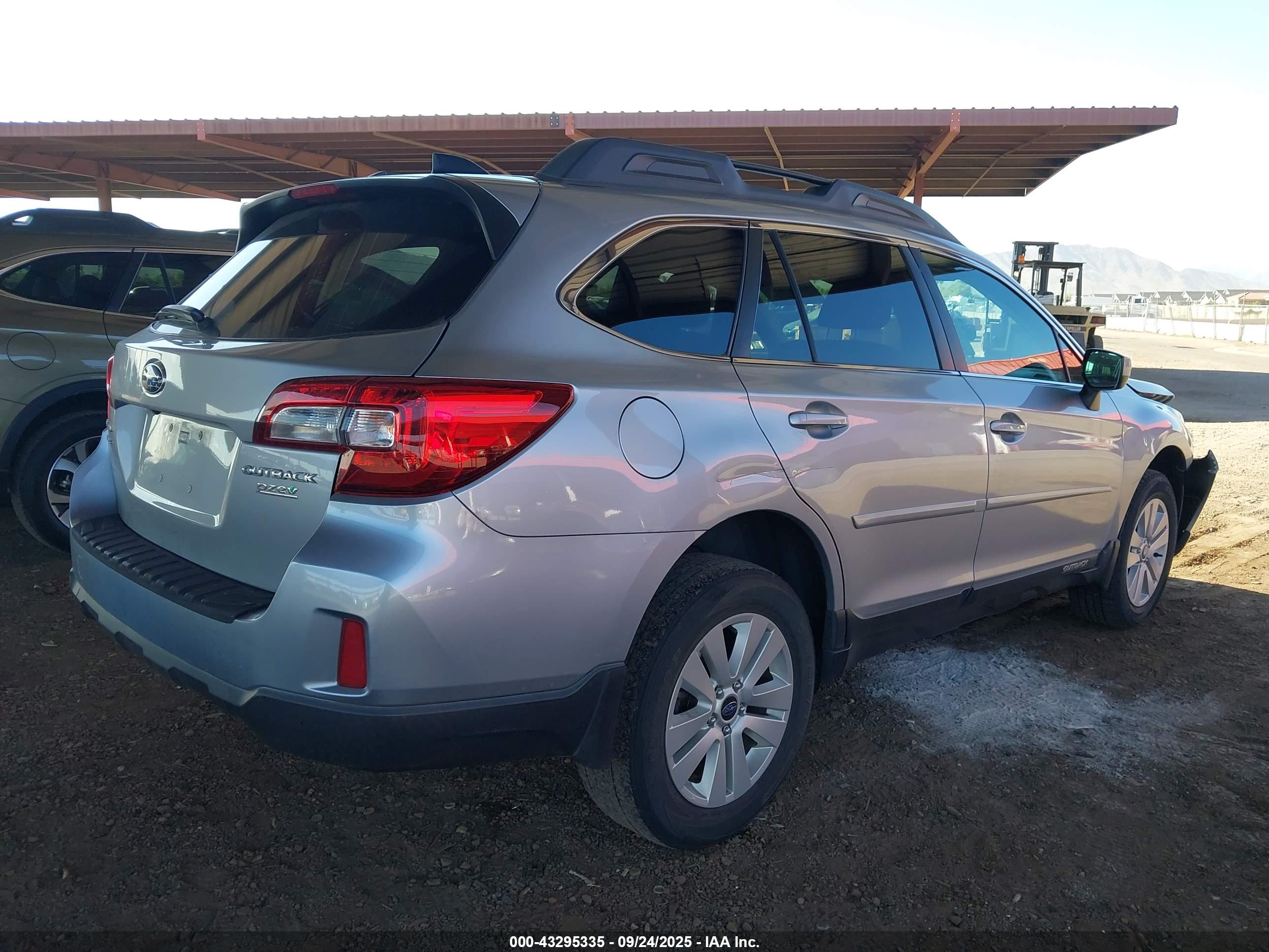 SUBARU OUTBACK image 4