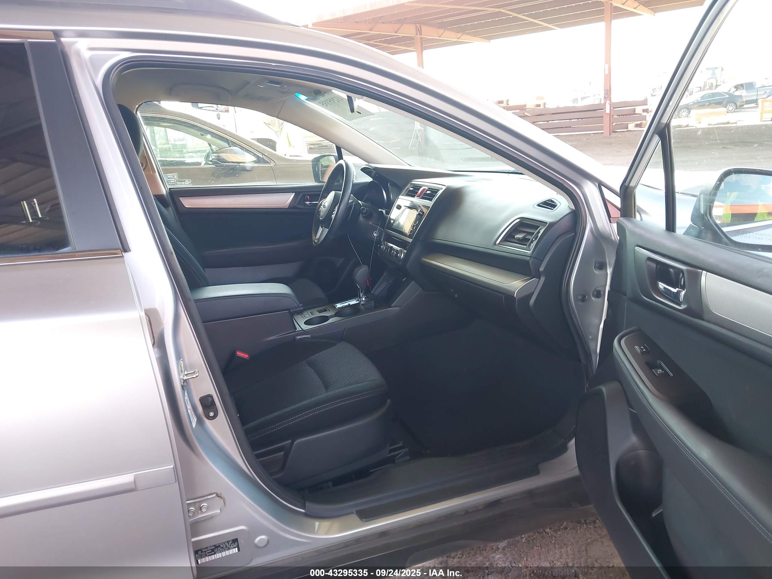SUBARU OUTBACK image 5