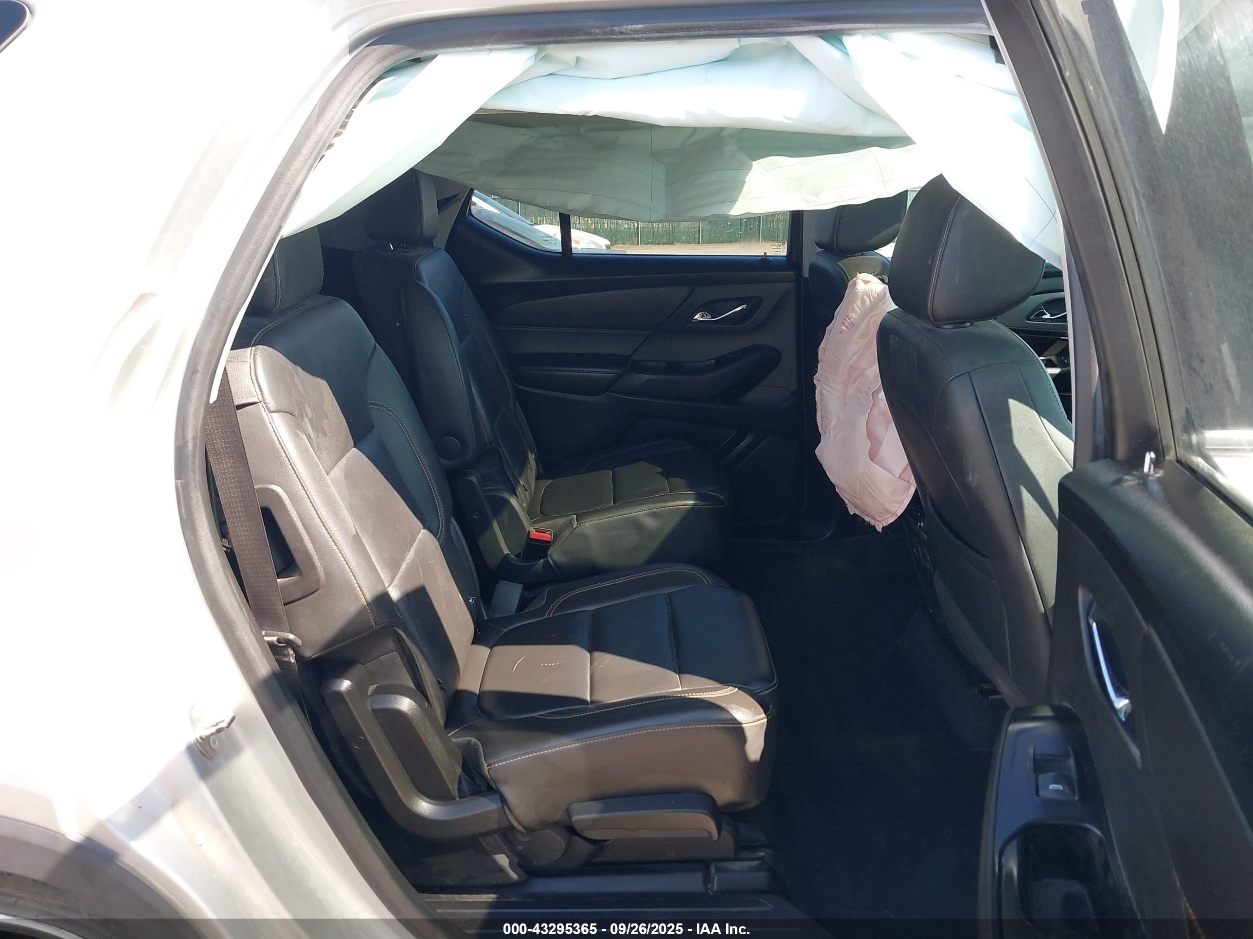 CHEVROLET TRAVERSE image 8