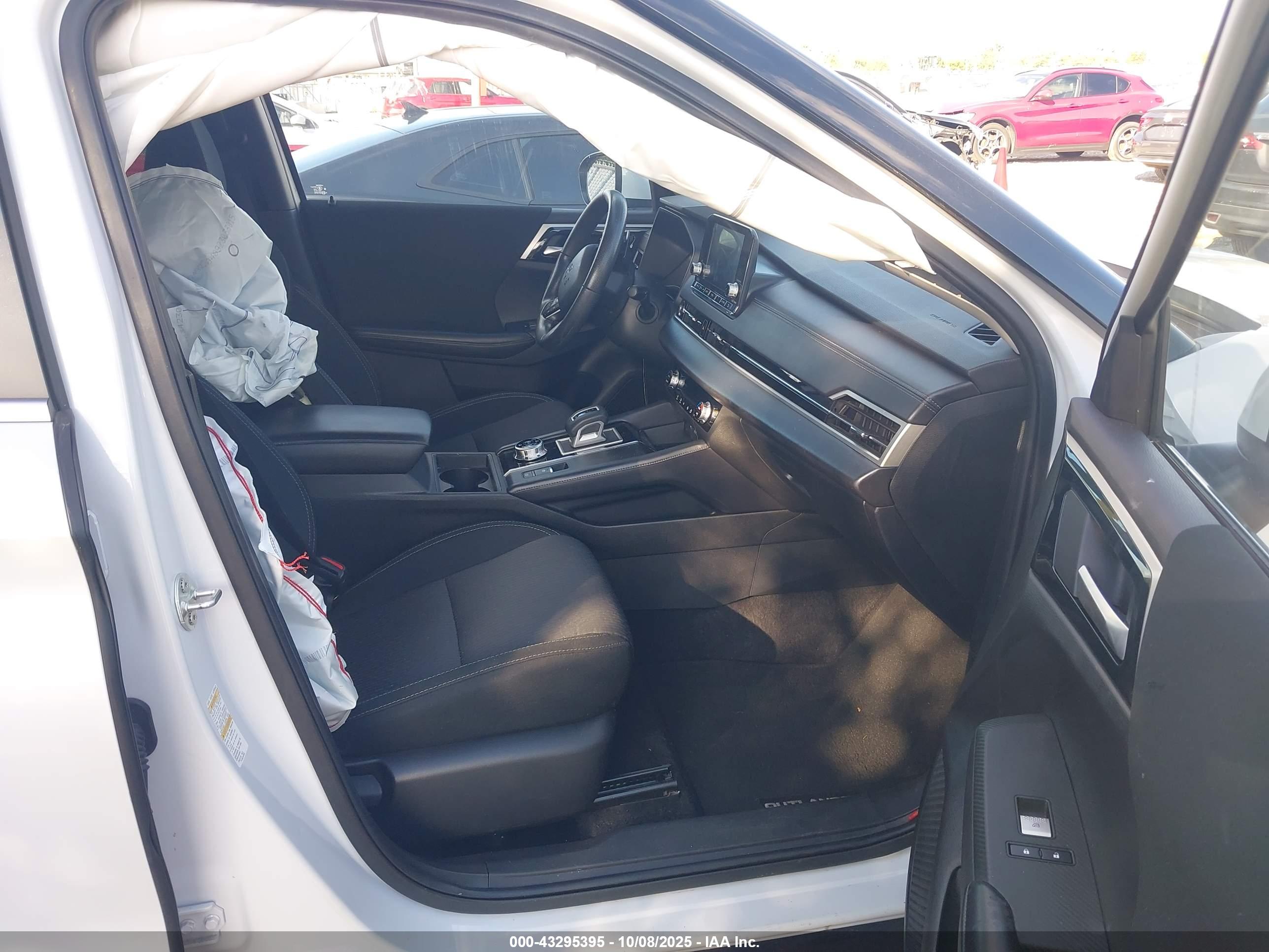 MITSUBISHI OUTLANDER image 5