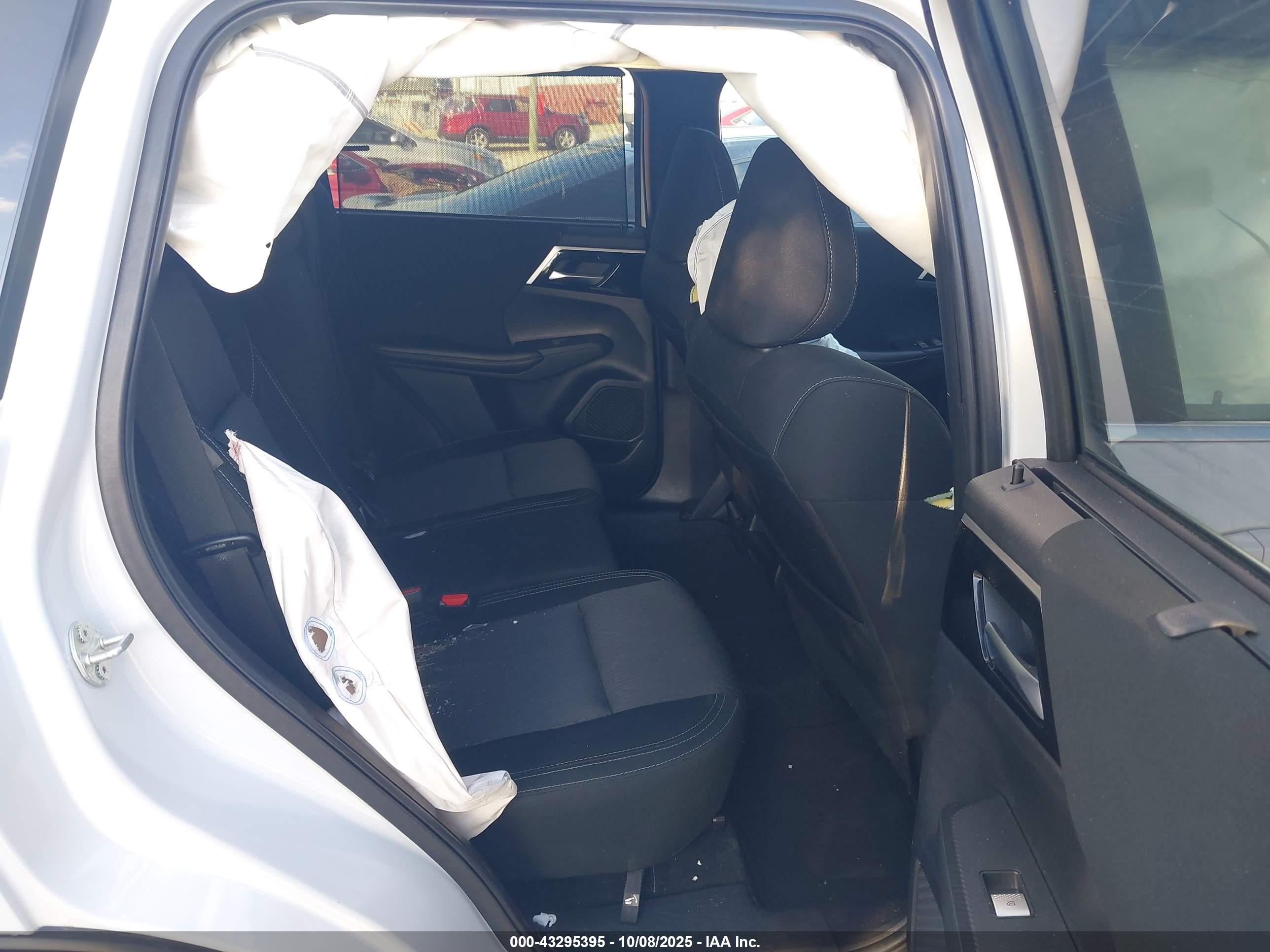 MITSUBISHI OUTLANDER image 8