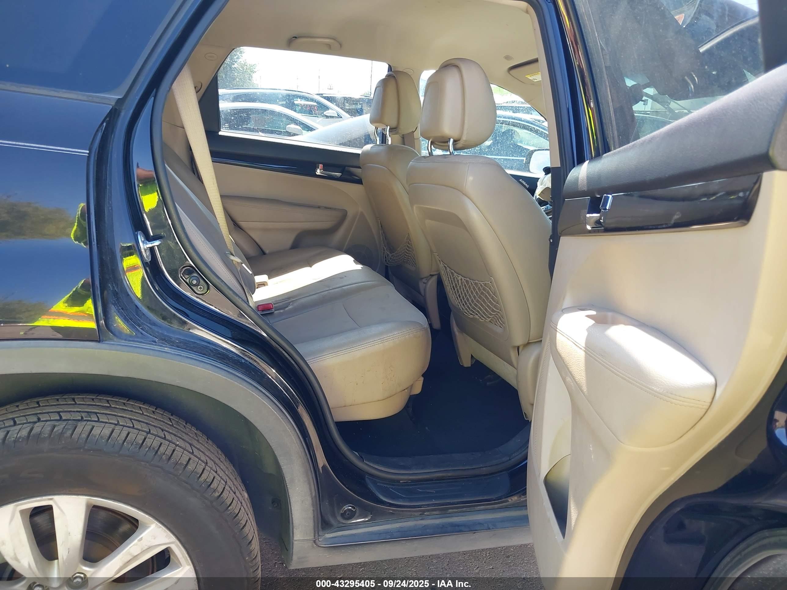 KIA SORENTO image 8