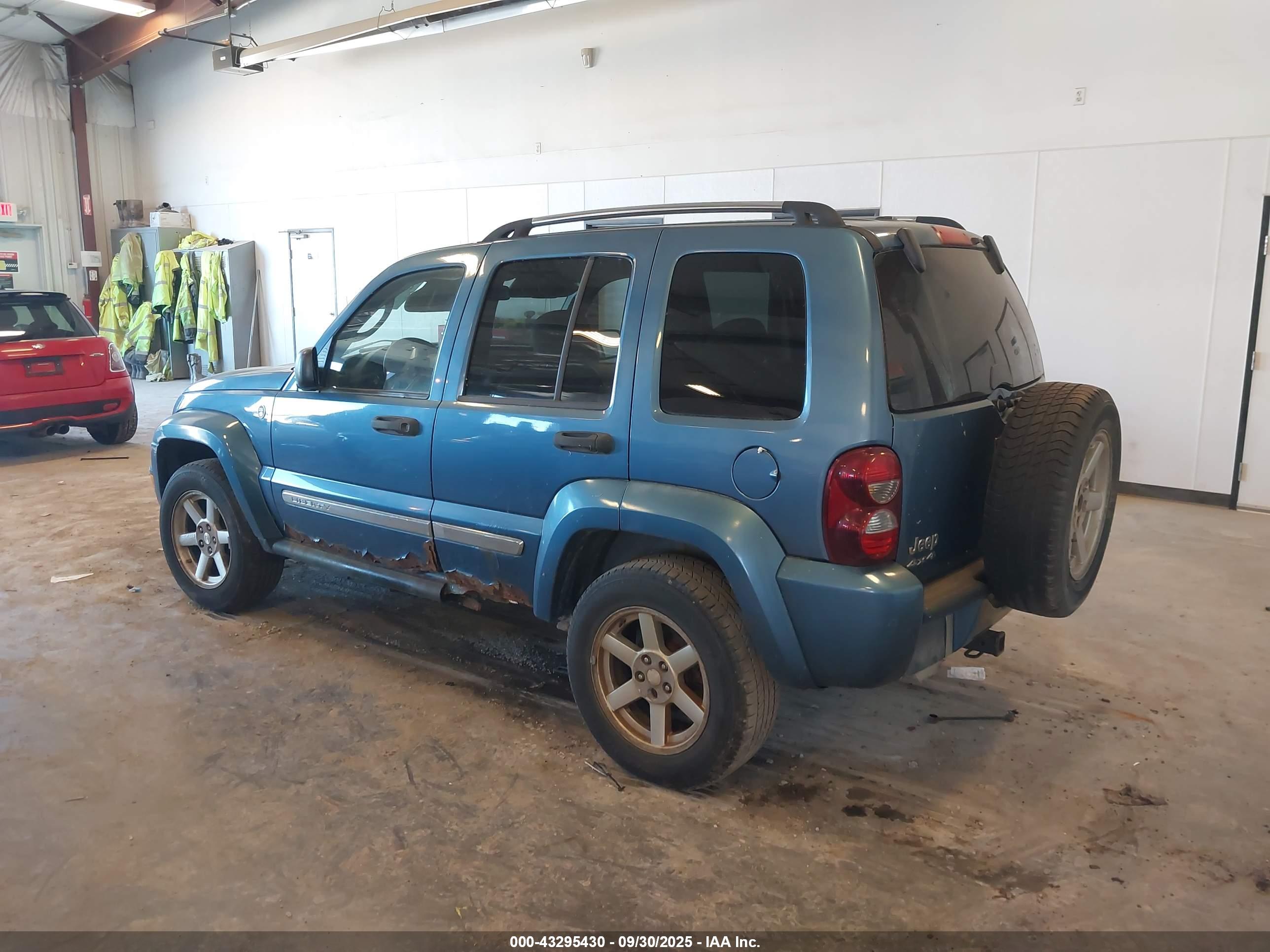 JEEP LIBERTY image 3