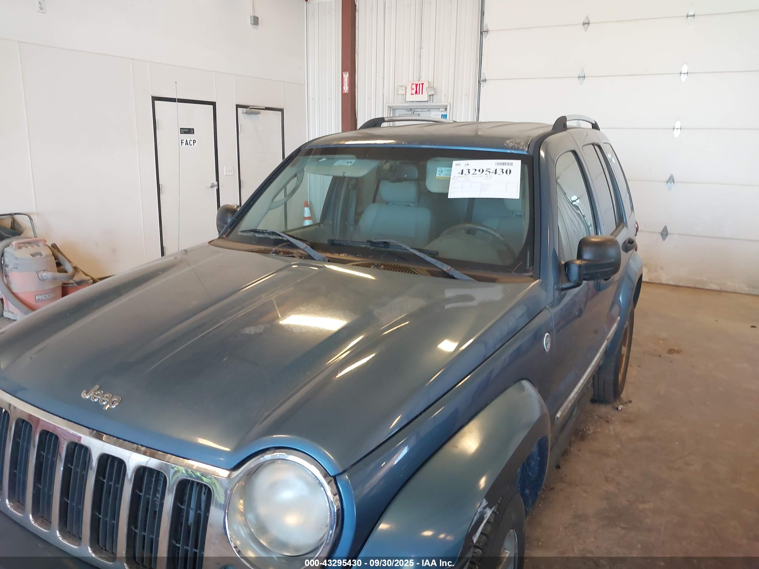 JEEP LIBERTY image 6