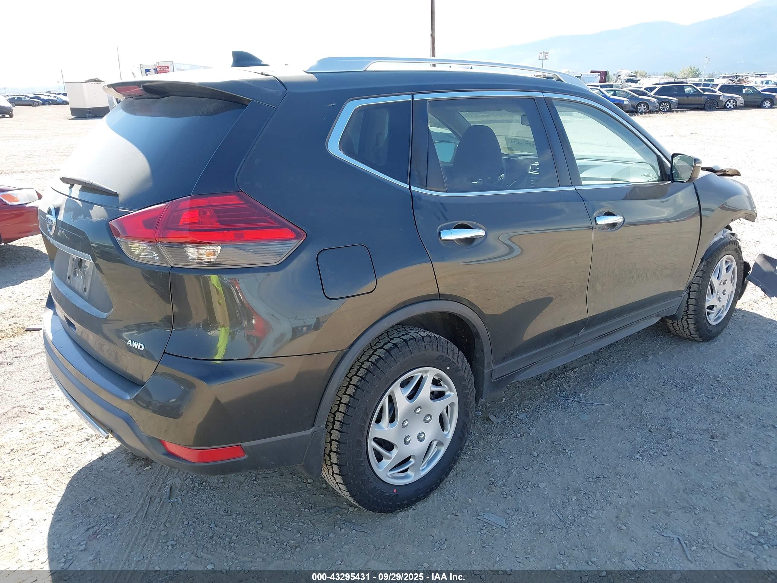 NISSAN ROGUE image 4