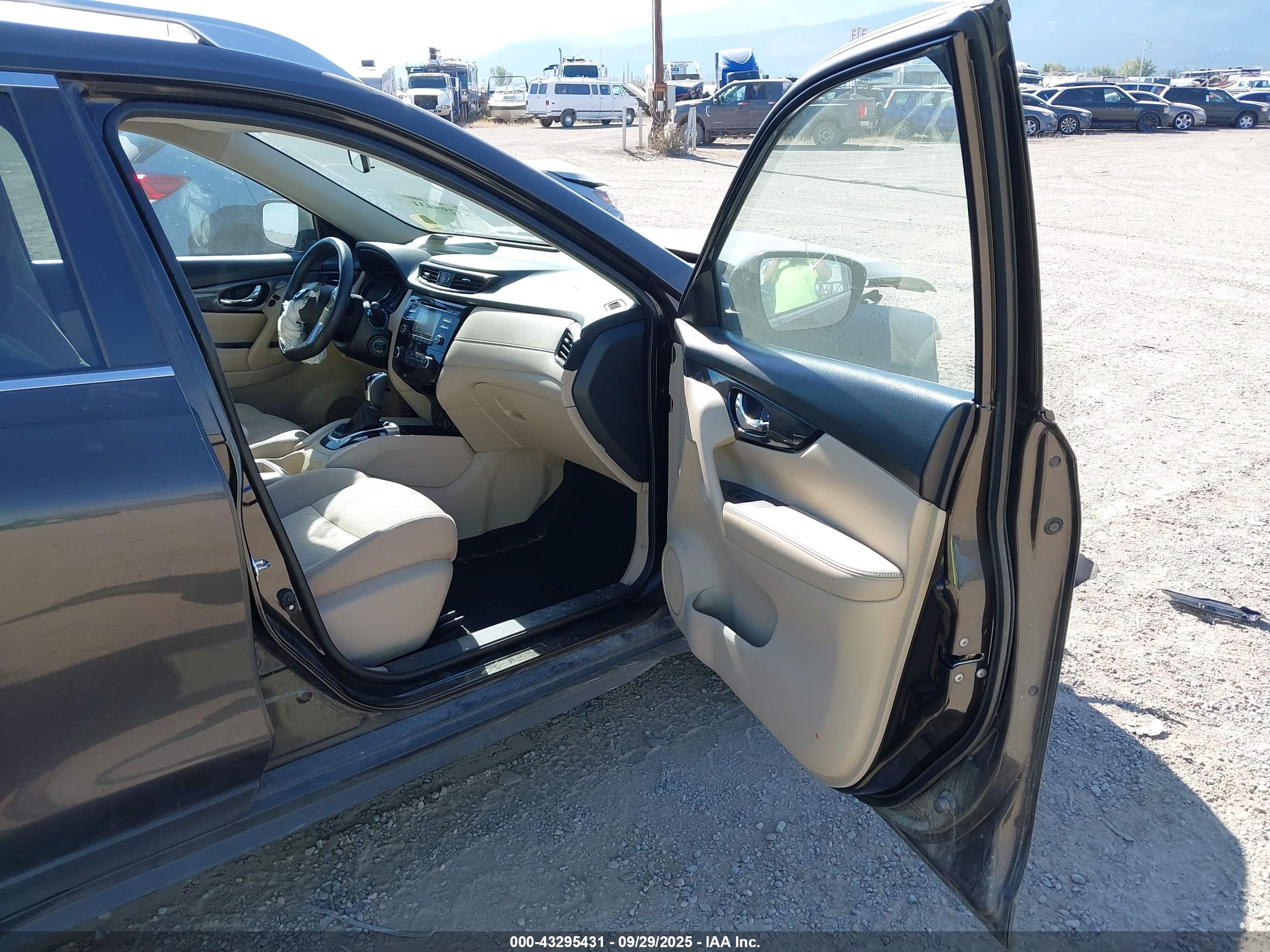 NISSAN ROGUE image 5