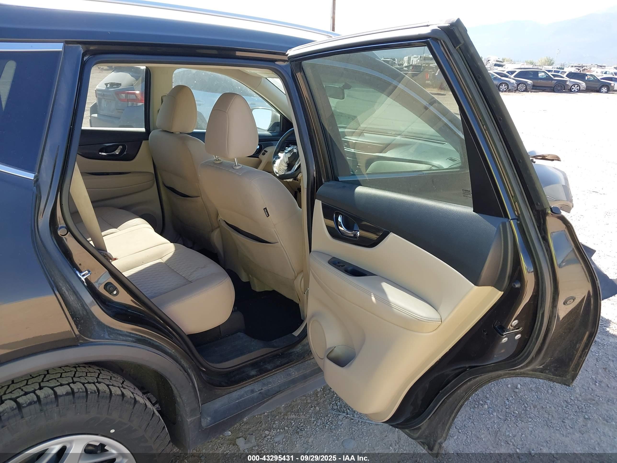 NISSAN ROGUE image 8