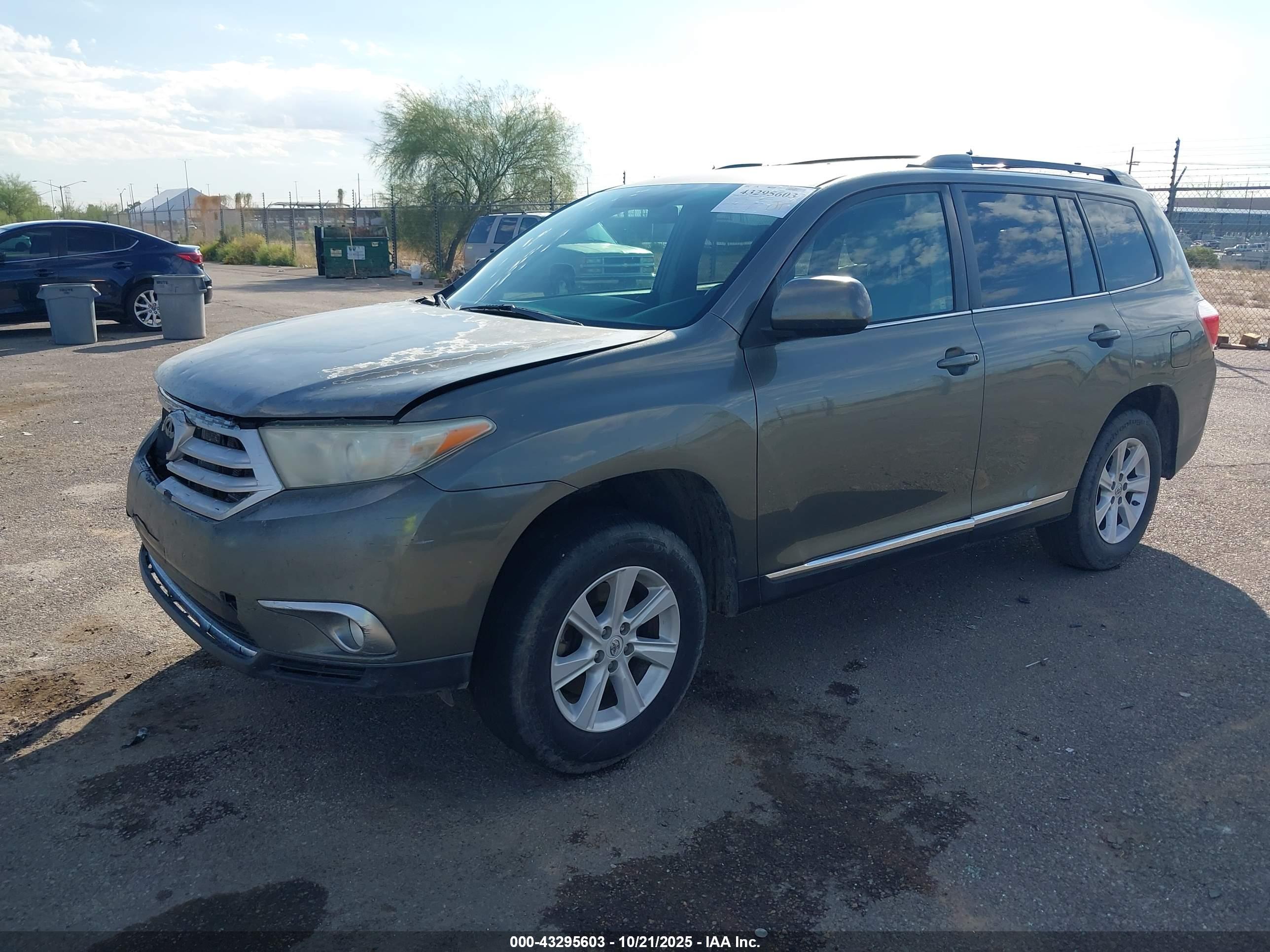 TOYOTA HIGHLANDER image 2