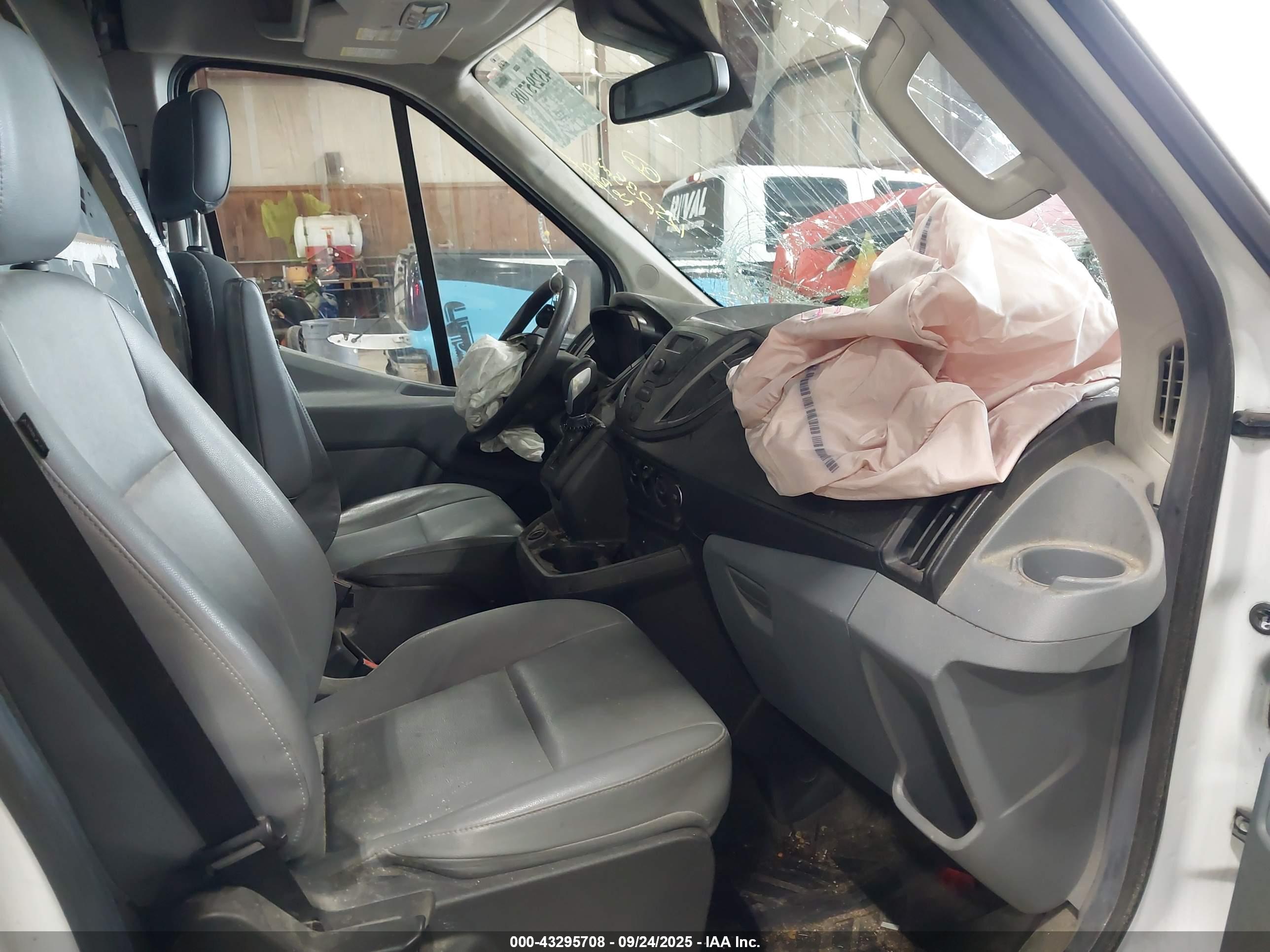 FORD TRANSIT-250 image 5