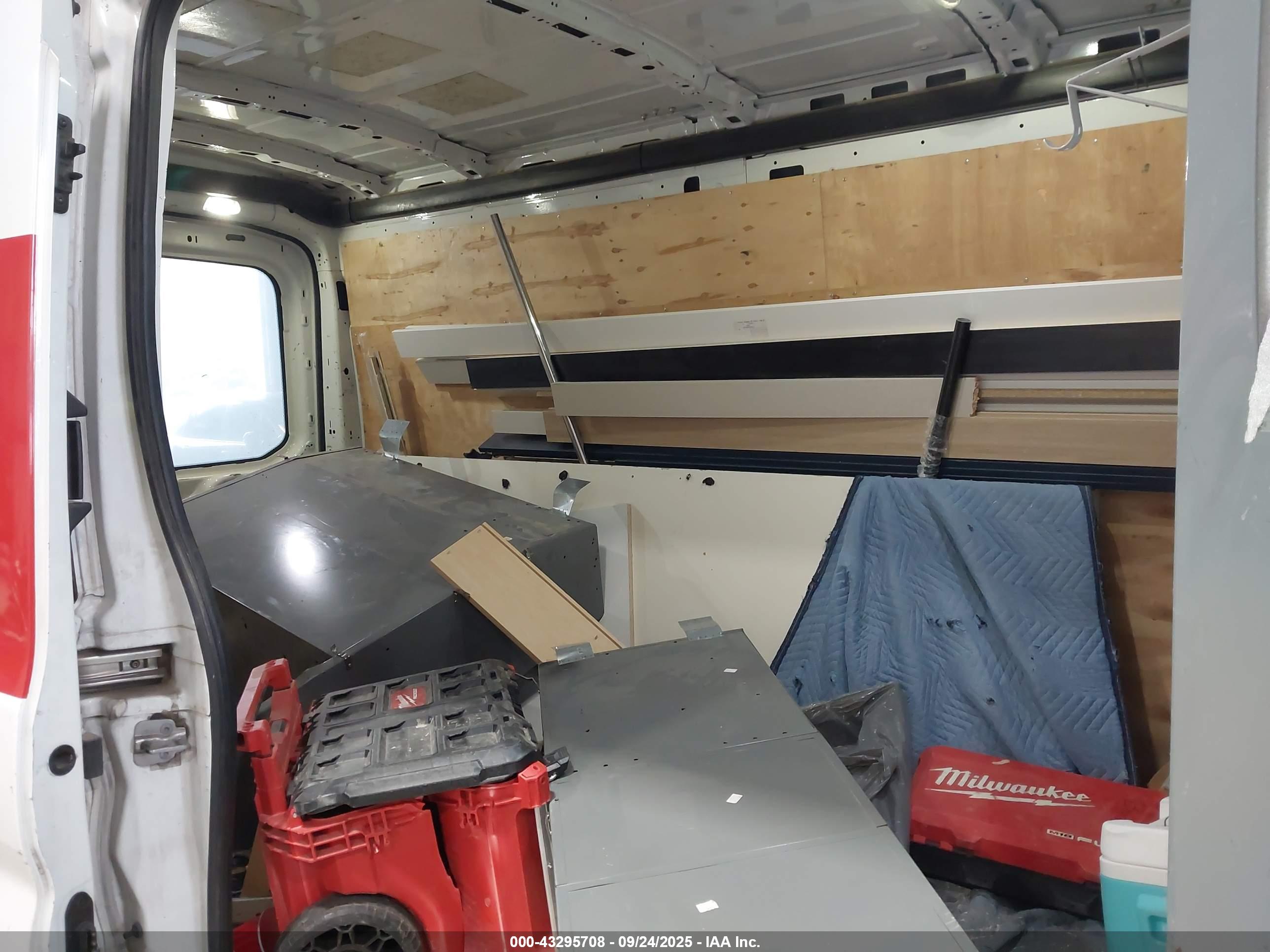 FORD TRANSIT-250 image 8