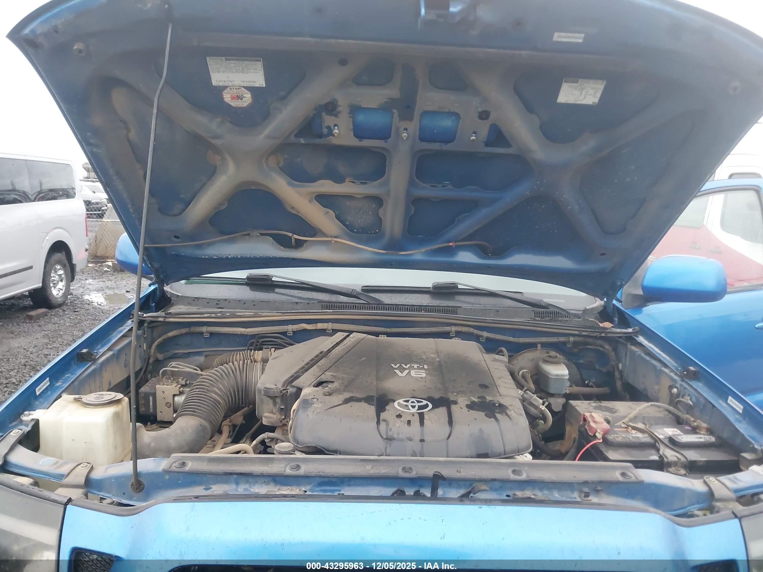 TOYOTA TACOMA image 10