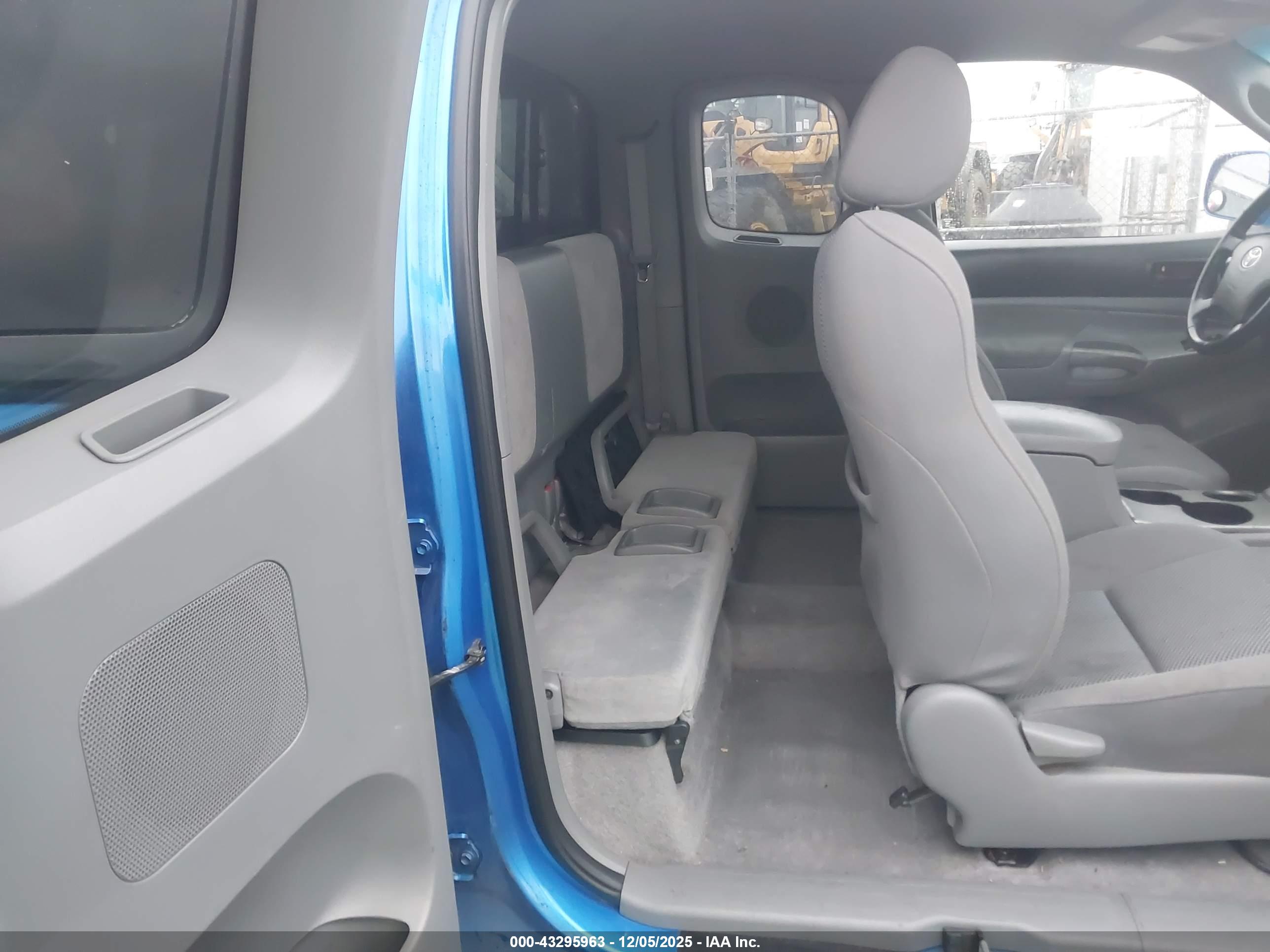 TOYOTA TACOMA image 8
