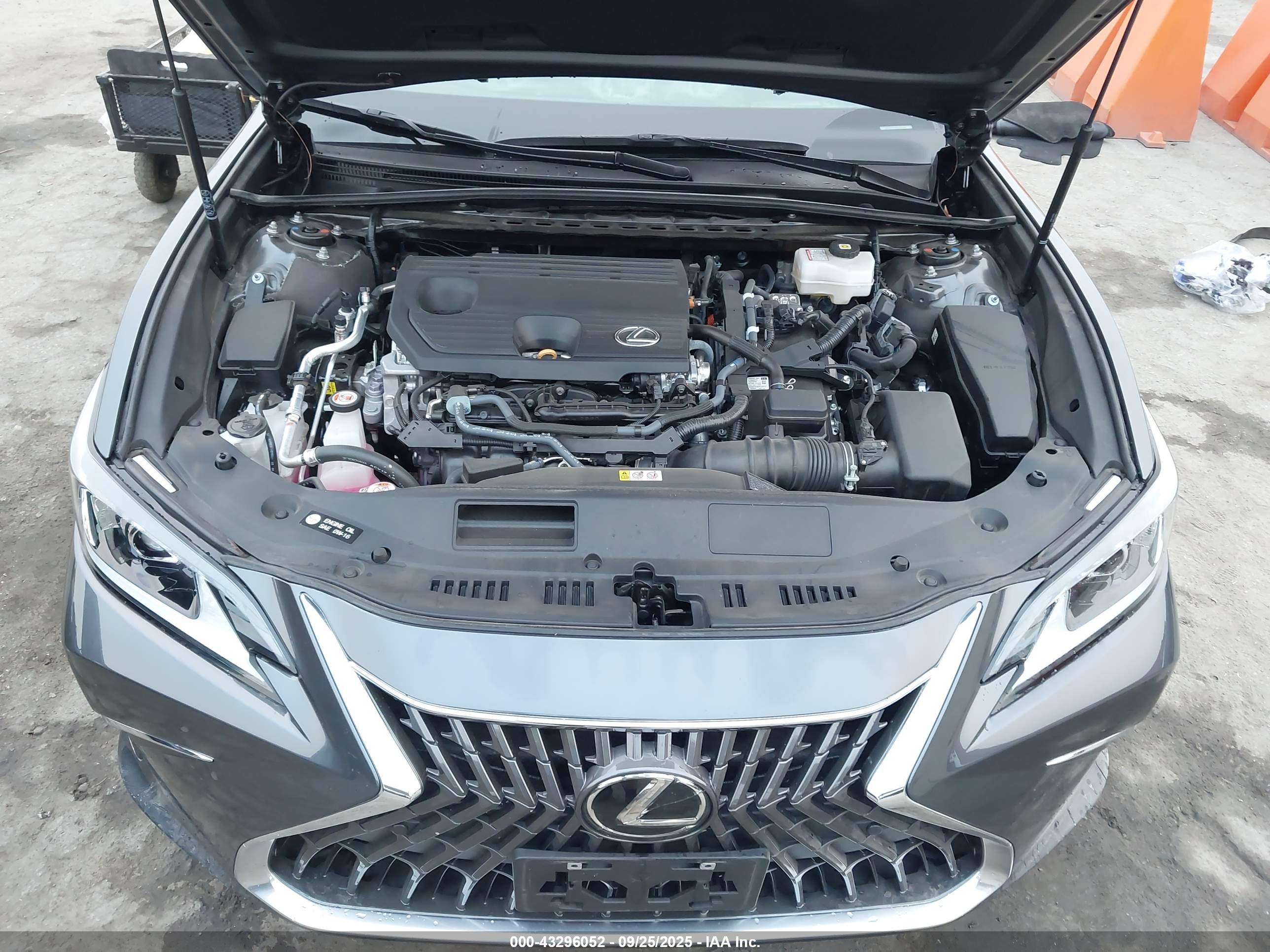 LEXUS ES image 10