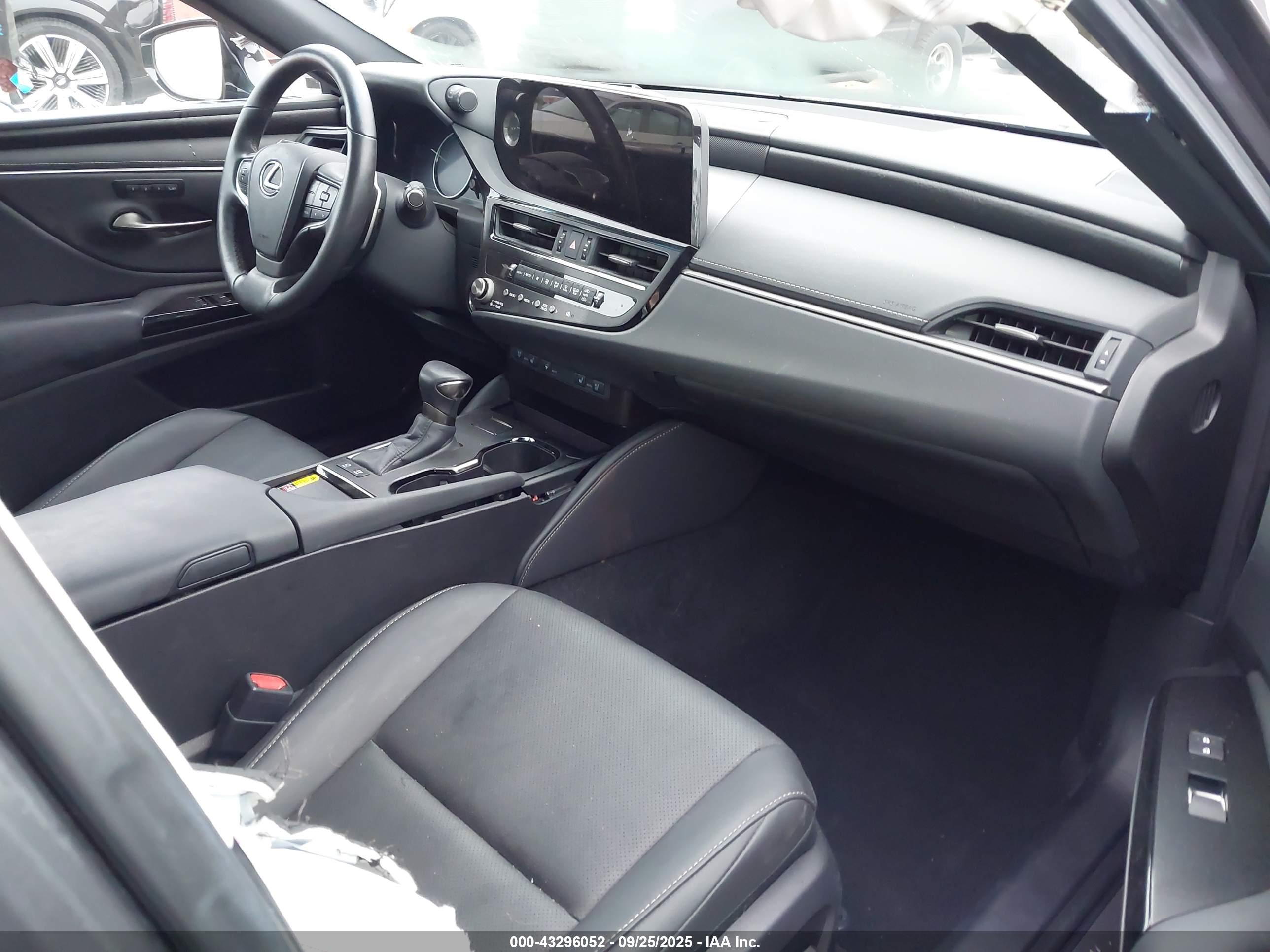 LEXUS ES image 5
