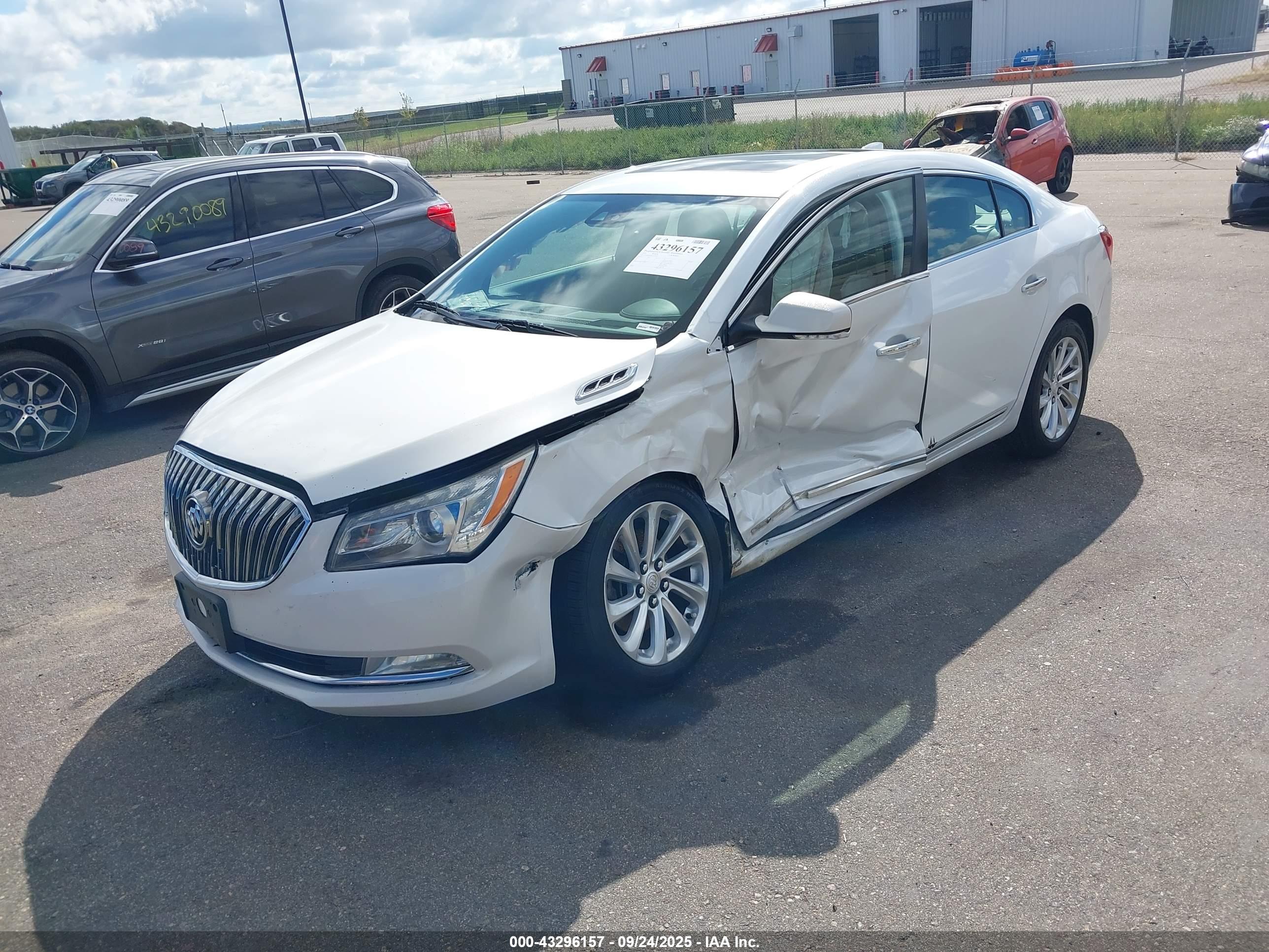 BUICK LACROSSE image 2