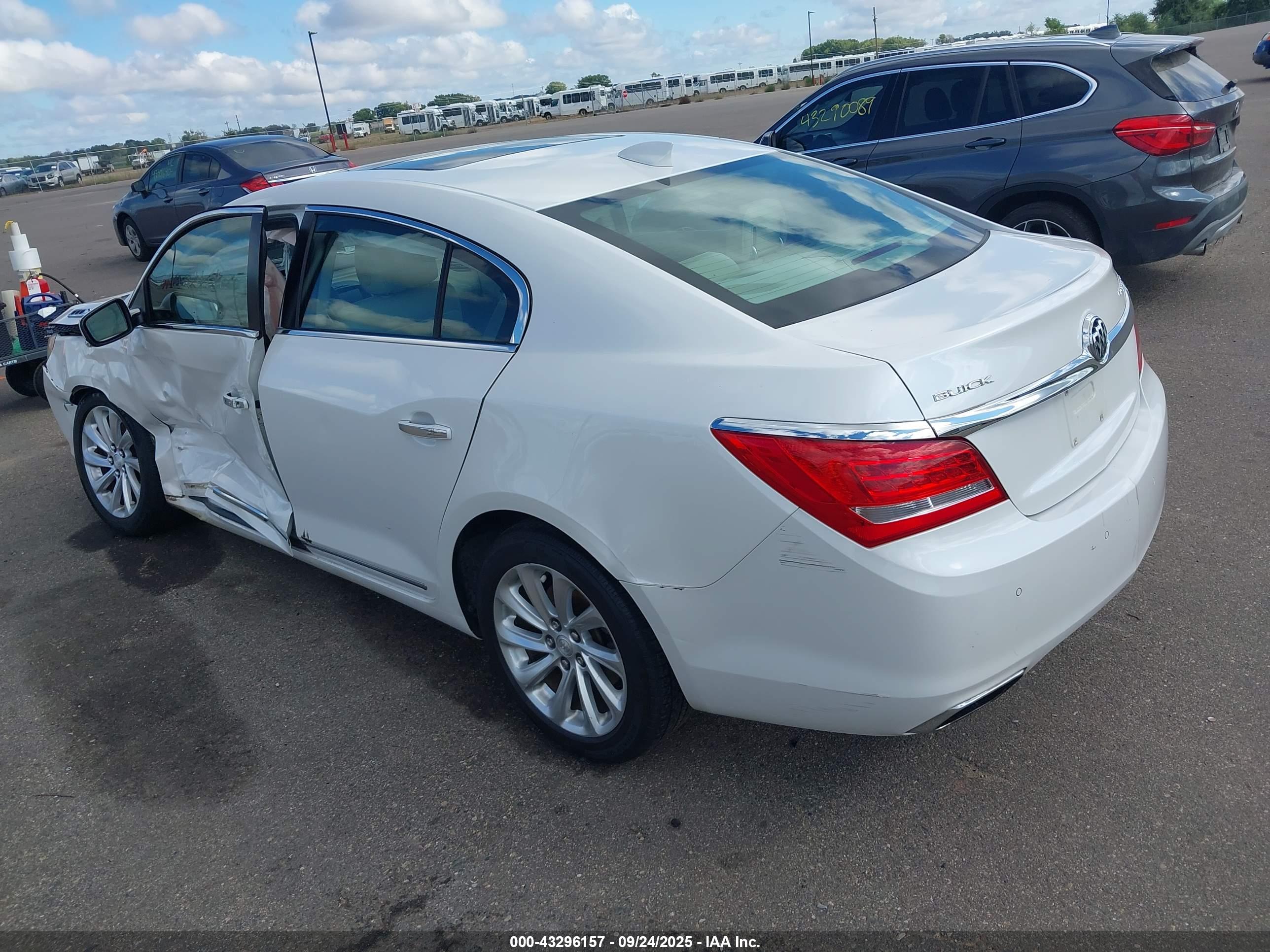 BUICK LACROSSE image 3