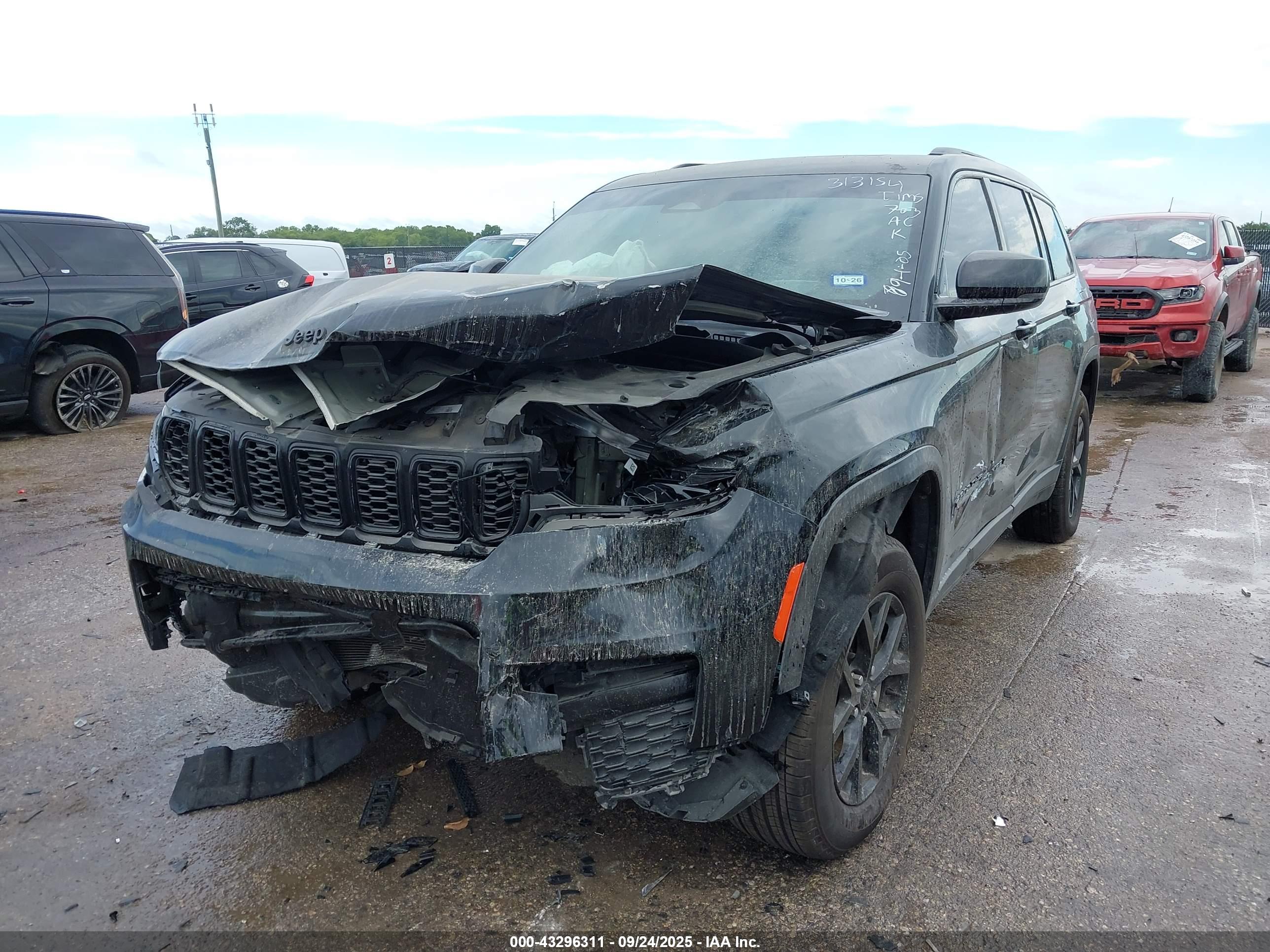 JEEP GRAND image 2