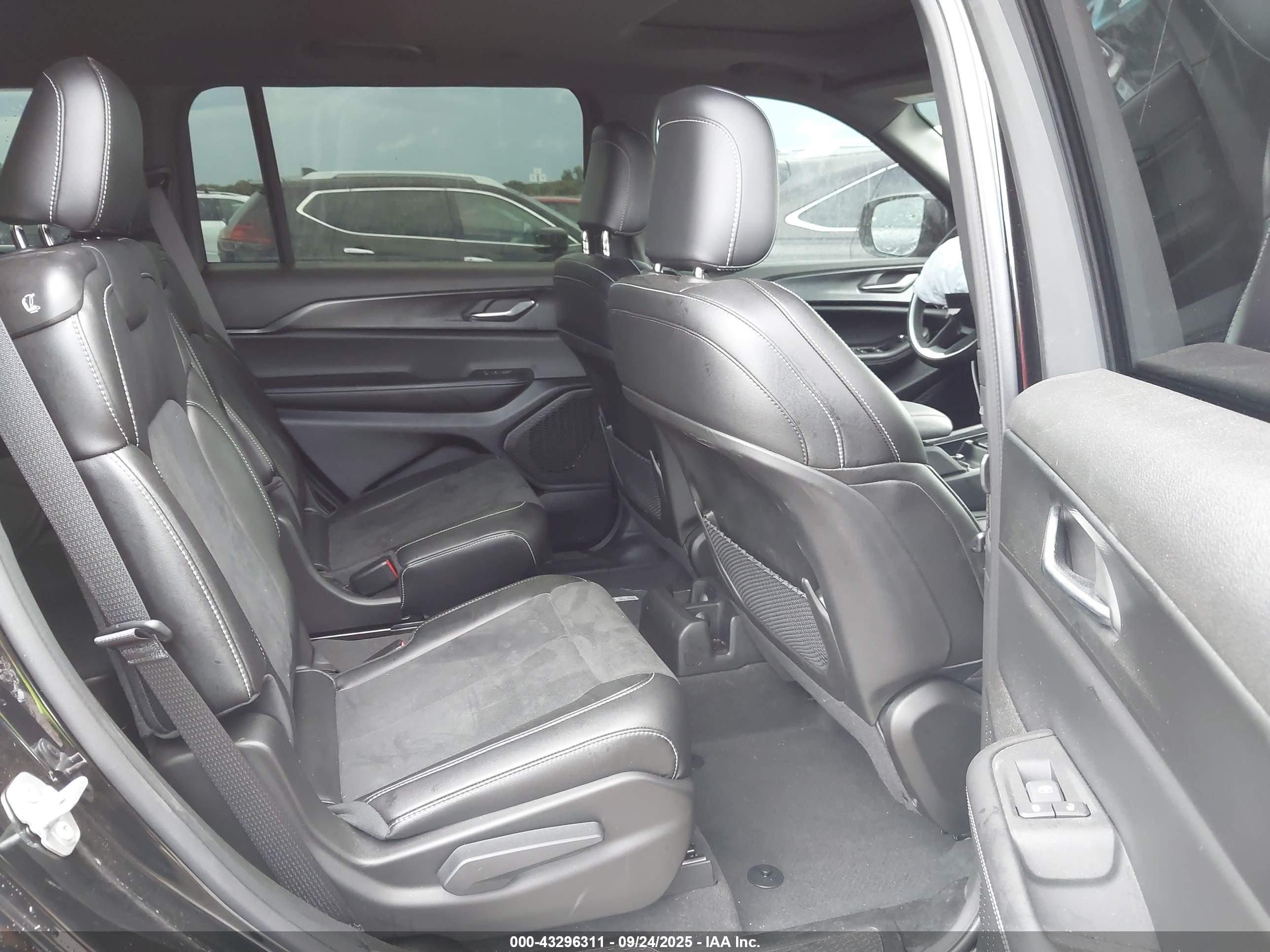 JEEP GRAND image 8