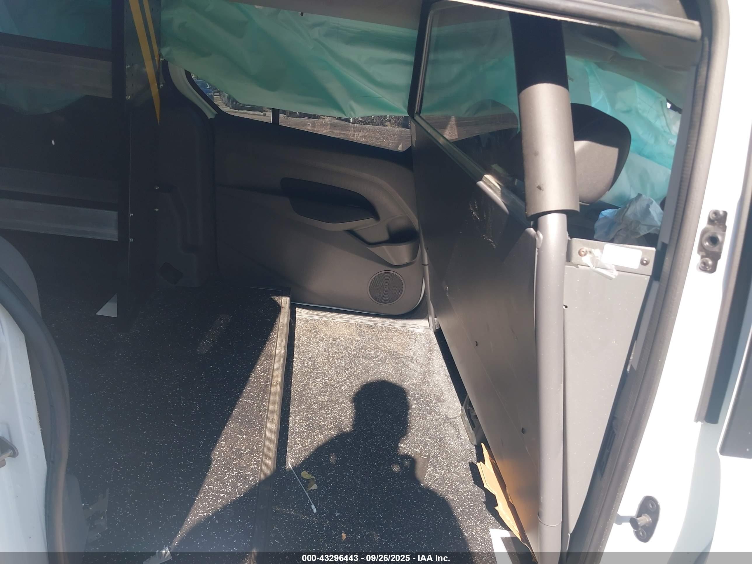 FORD TRANSIT image 8