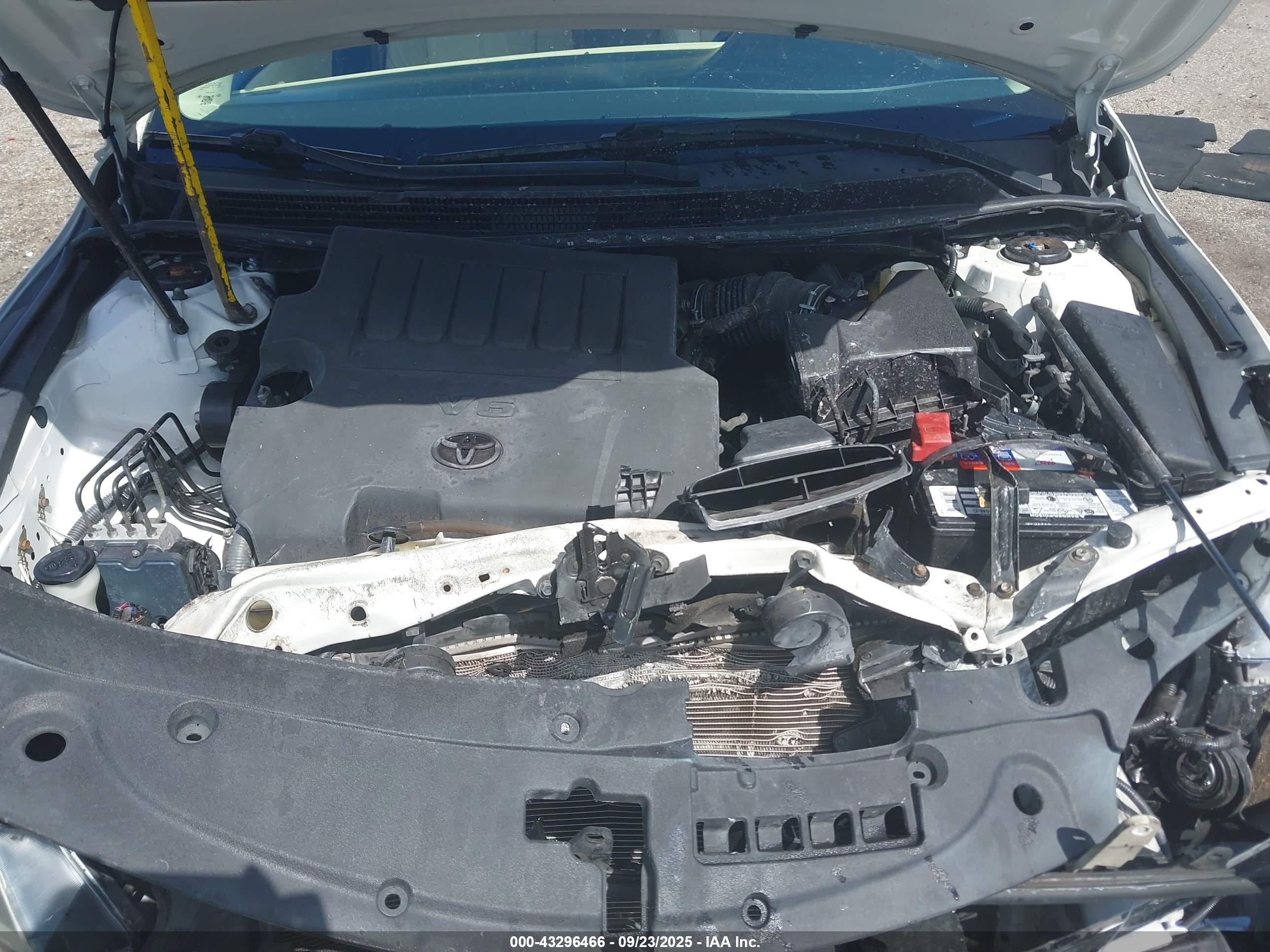 TOYOTA AVALON image 10