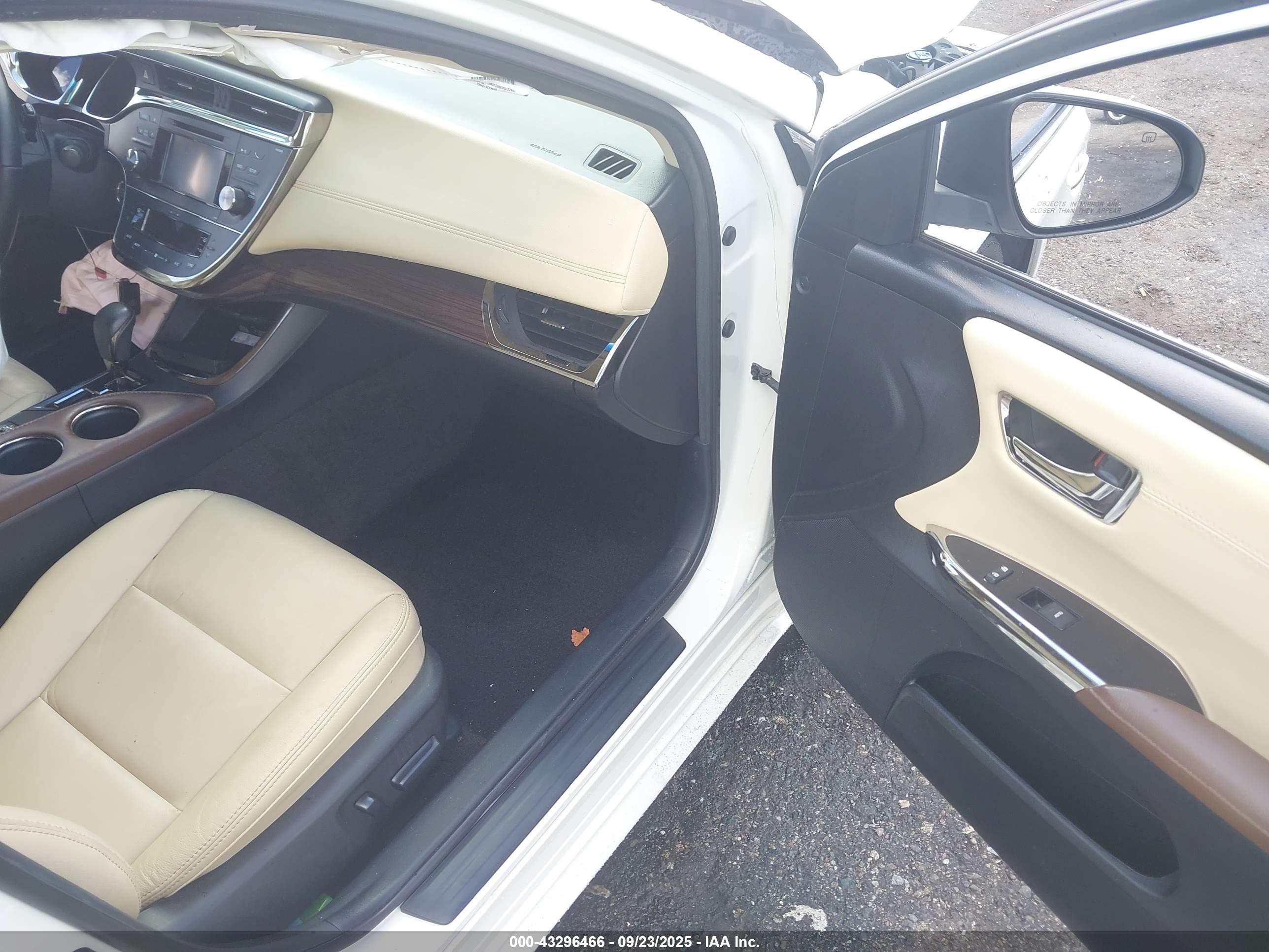 TOYOTA AVALON image 5