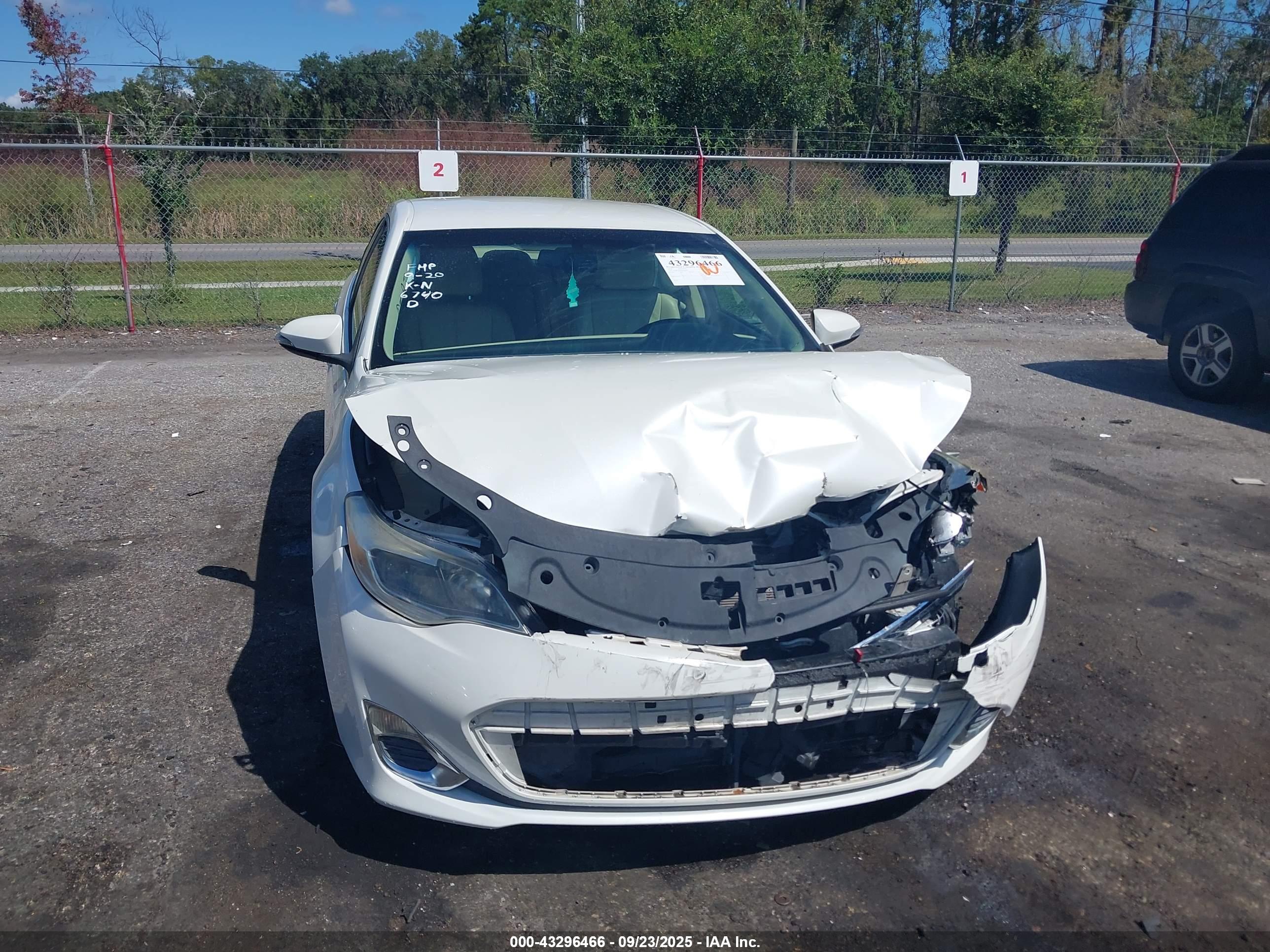 TOYOTA AVALON image 6