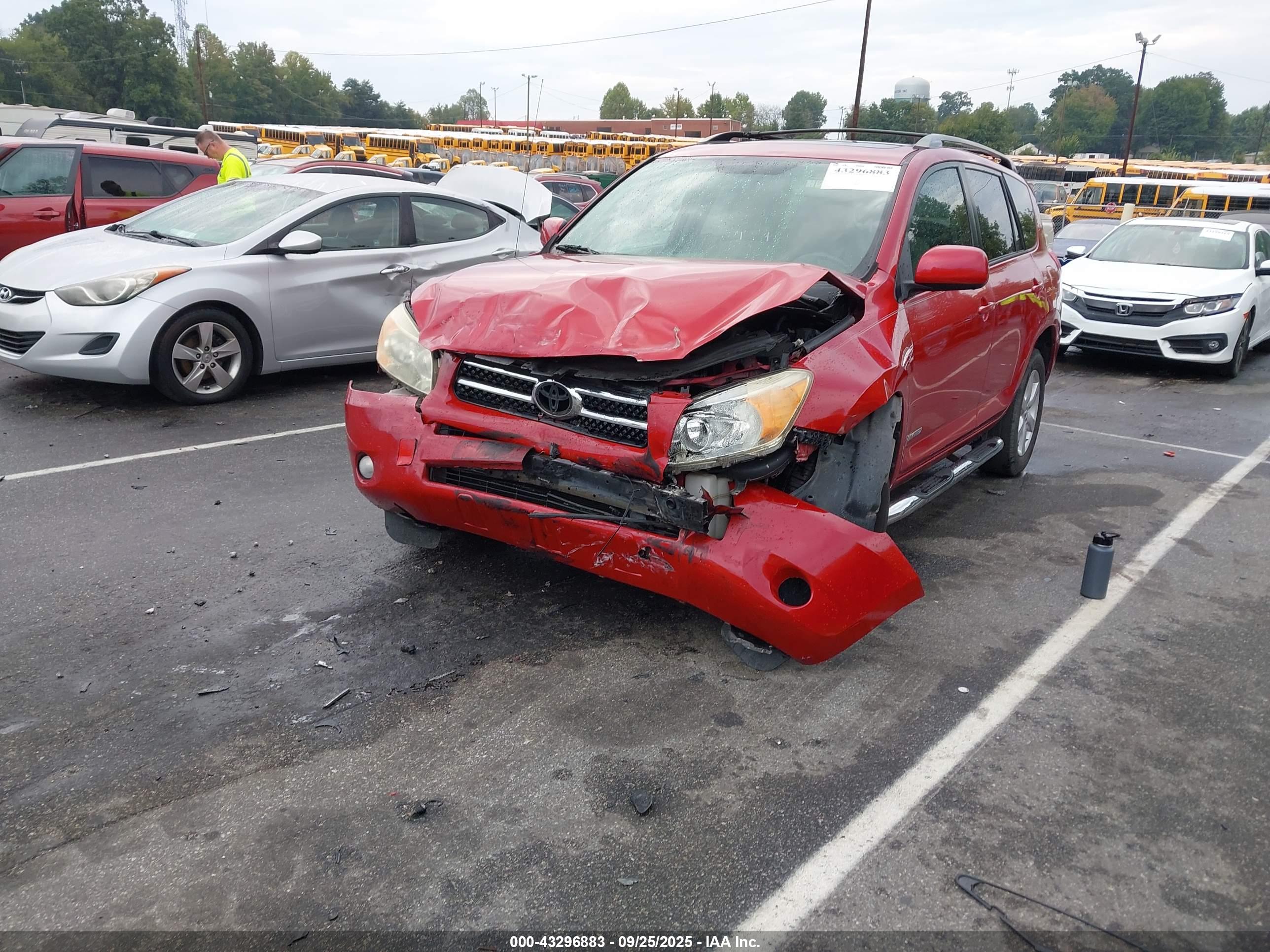 TOYOTA RAV4 image 2