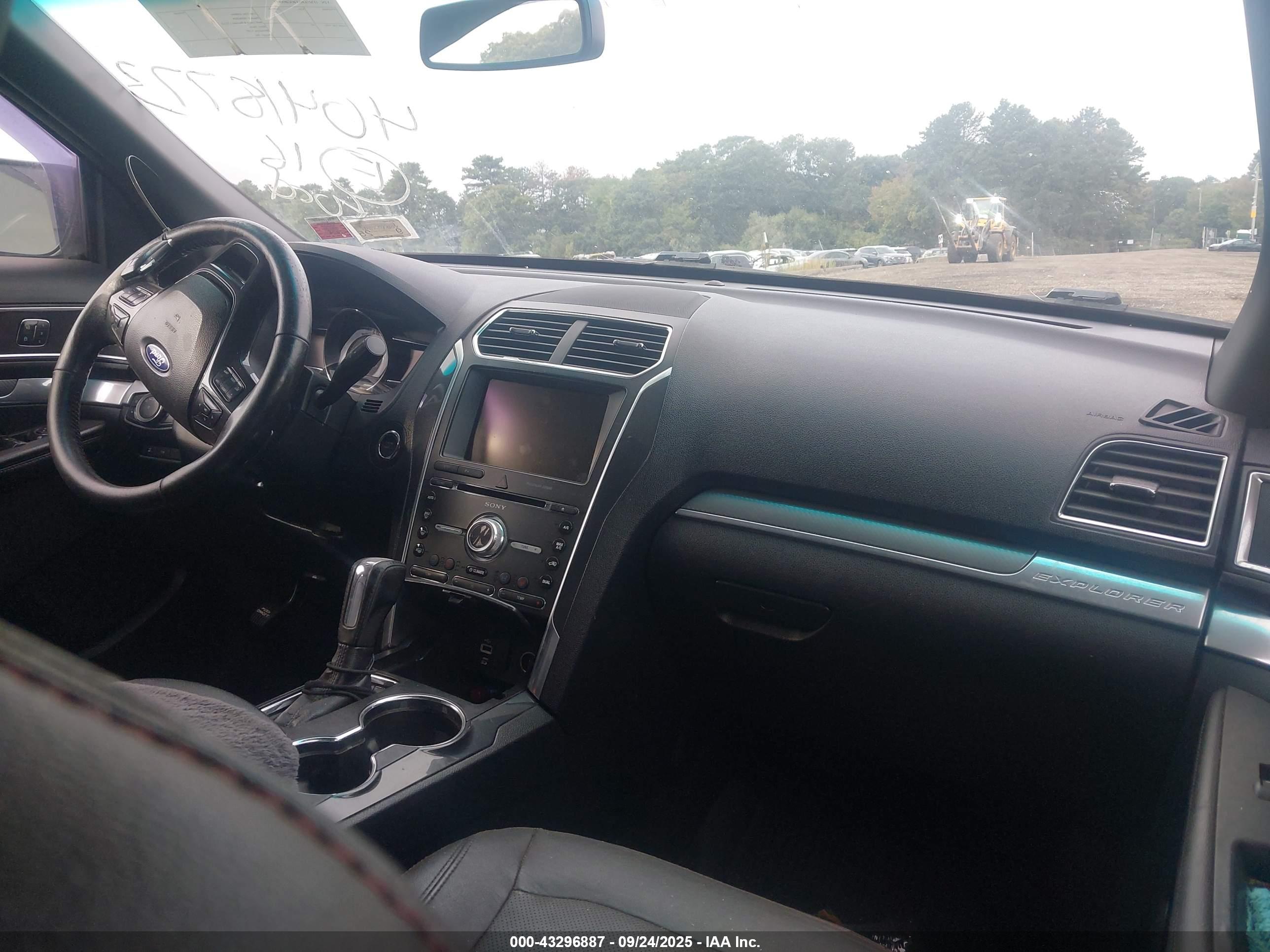 FORD EXPLORER image 5