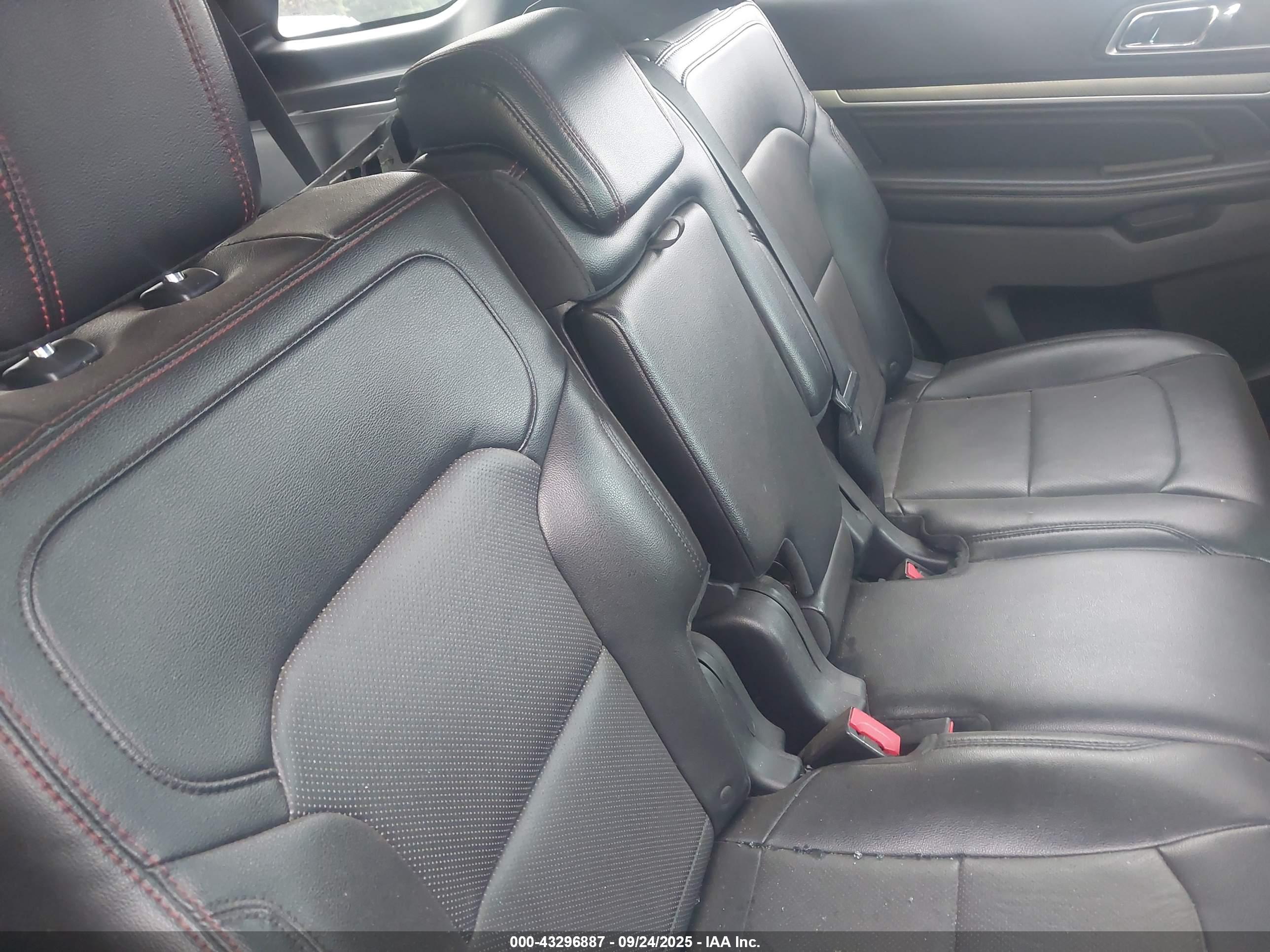 FORD EXPLORER image 8