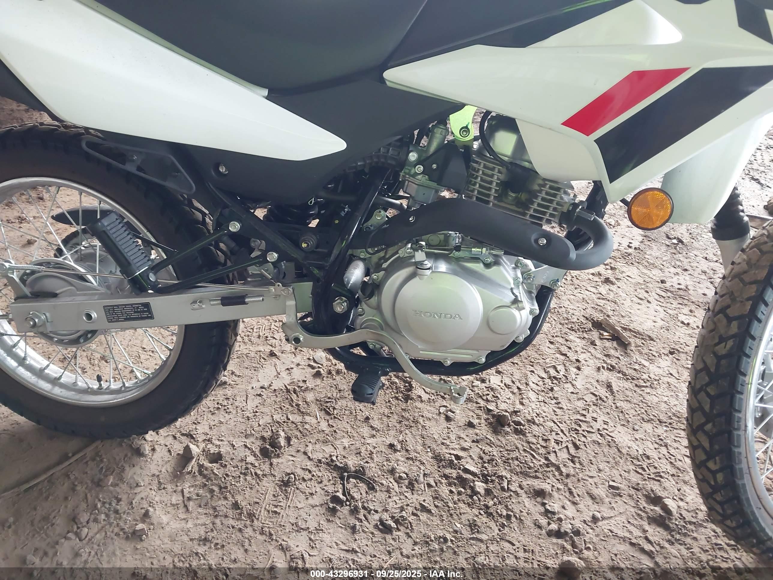 HONDA XR150L image 8