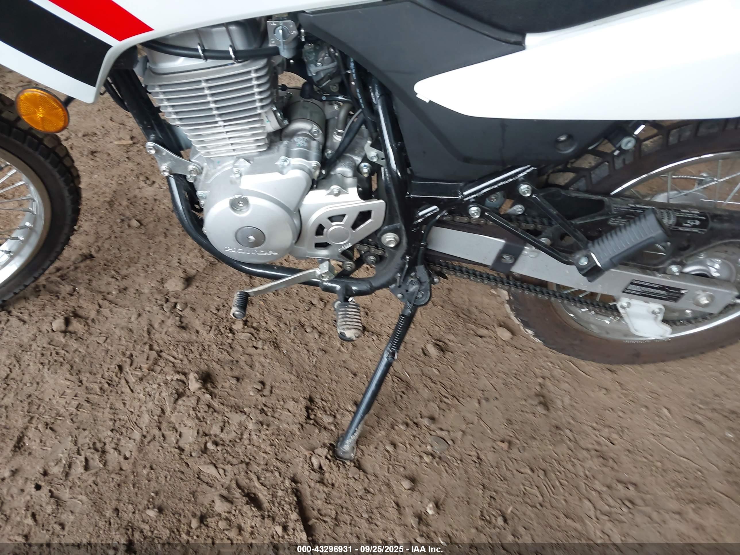 HONDA XR150L image 9