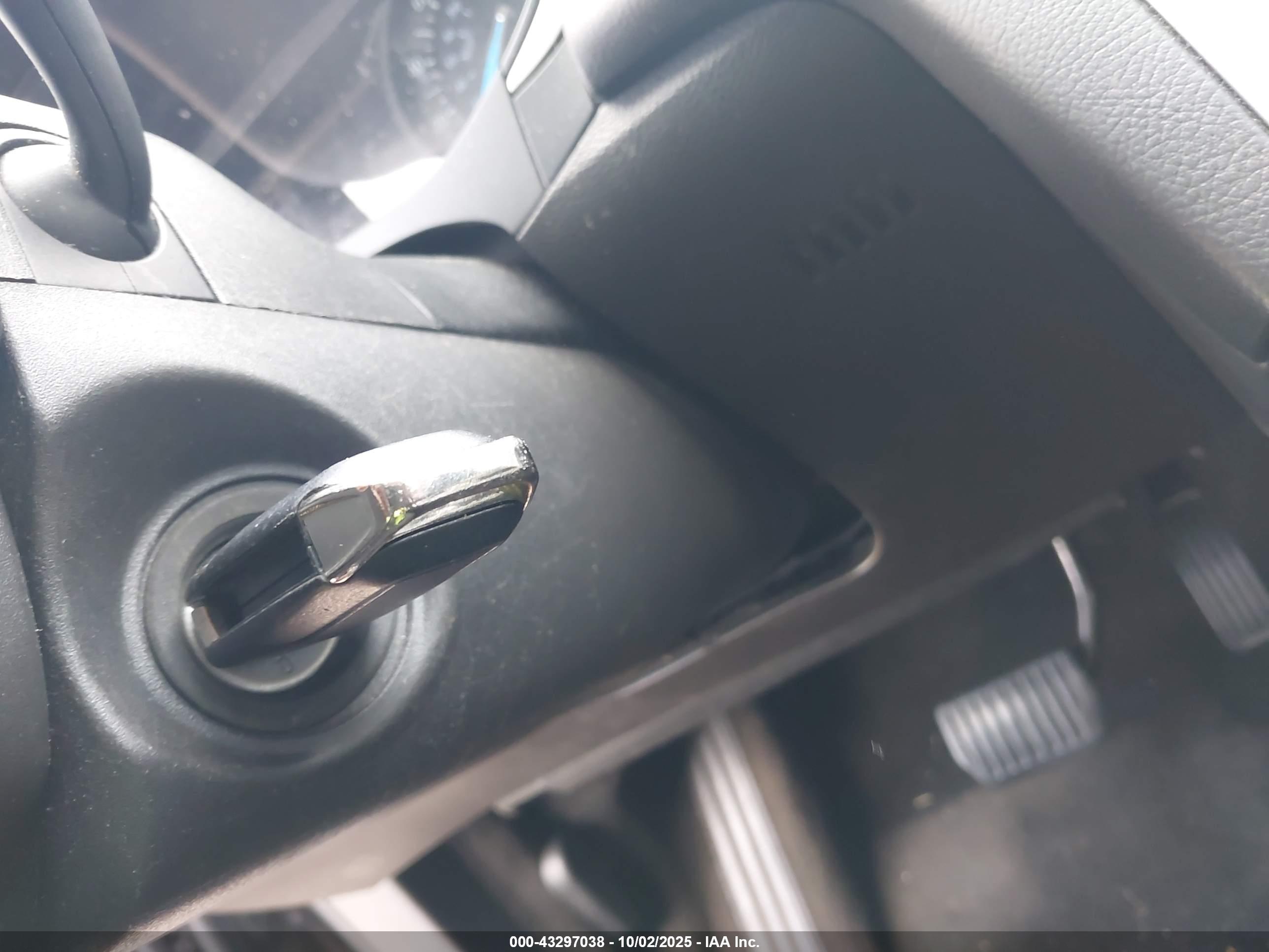 FORD FUSION image 11