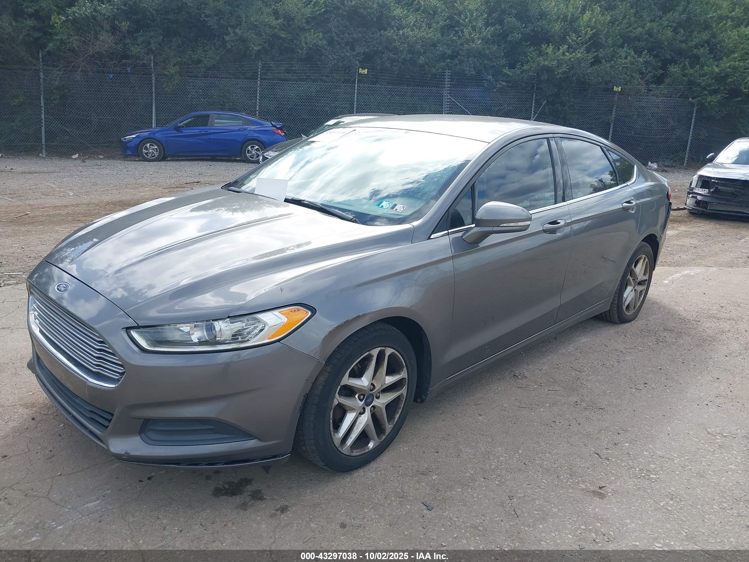 FORD FUSION image 2