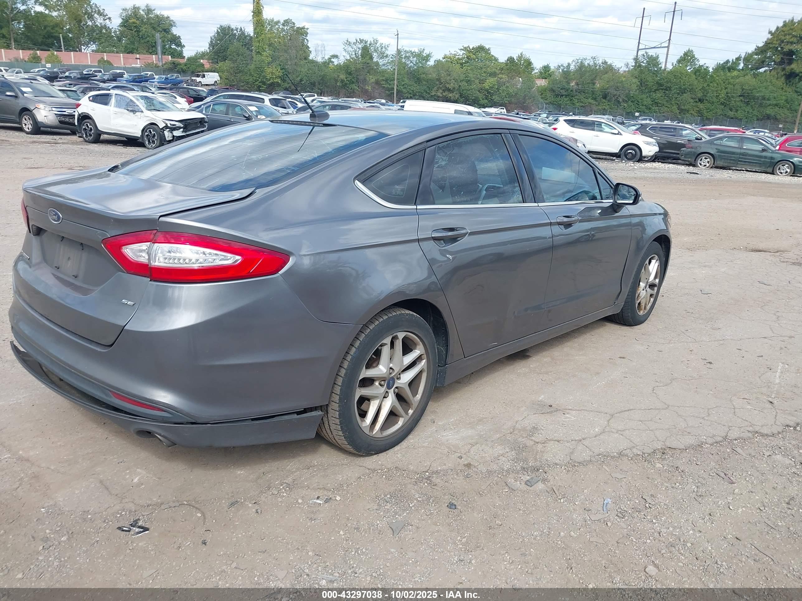 FORD FUSION image 4