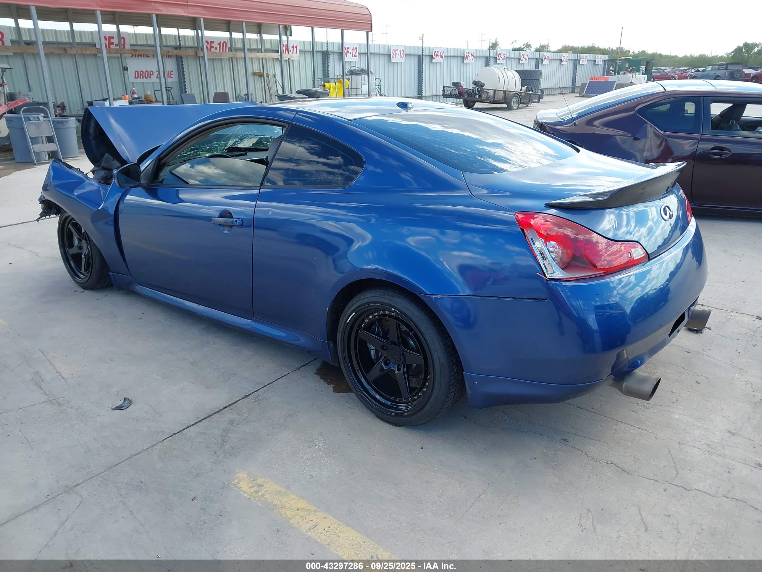 INFINITI G37 image 3
