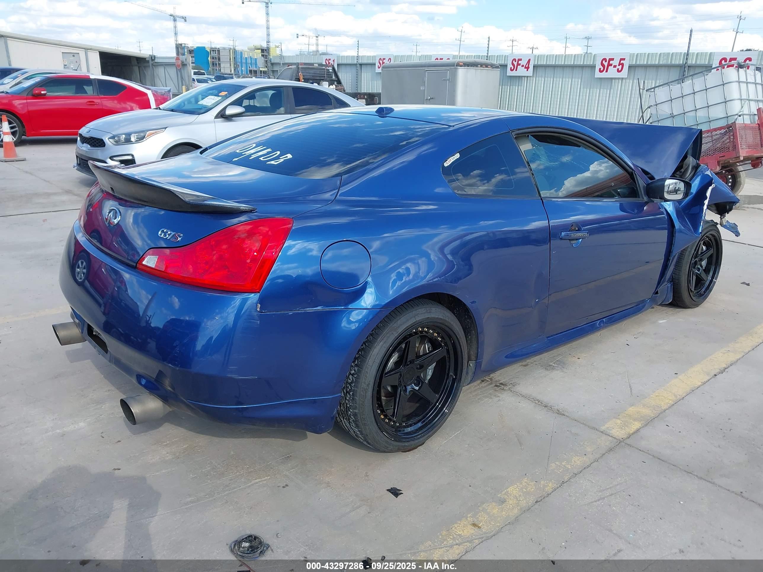 INFINITI G37 image 4