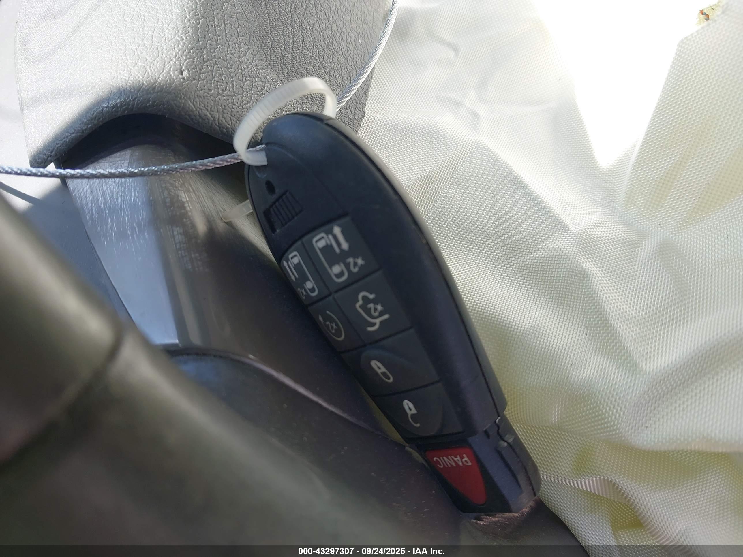 CHRYSLER TOWN image 11