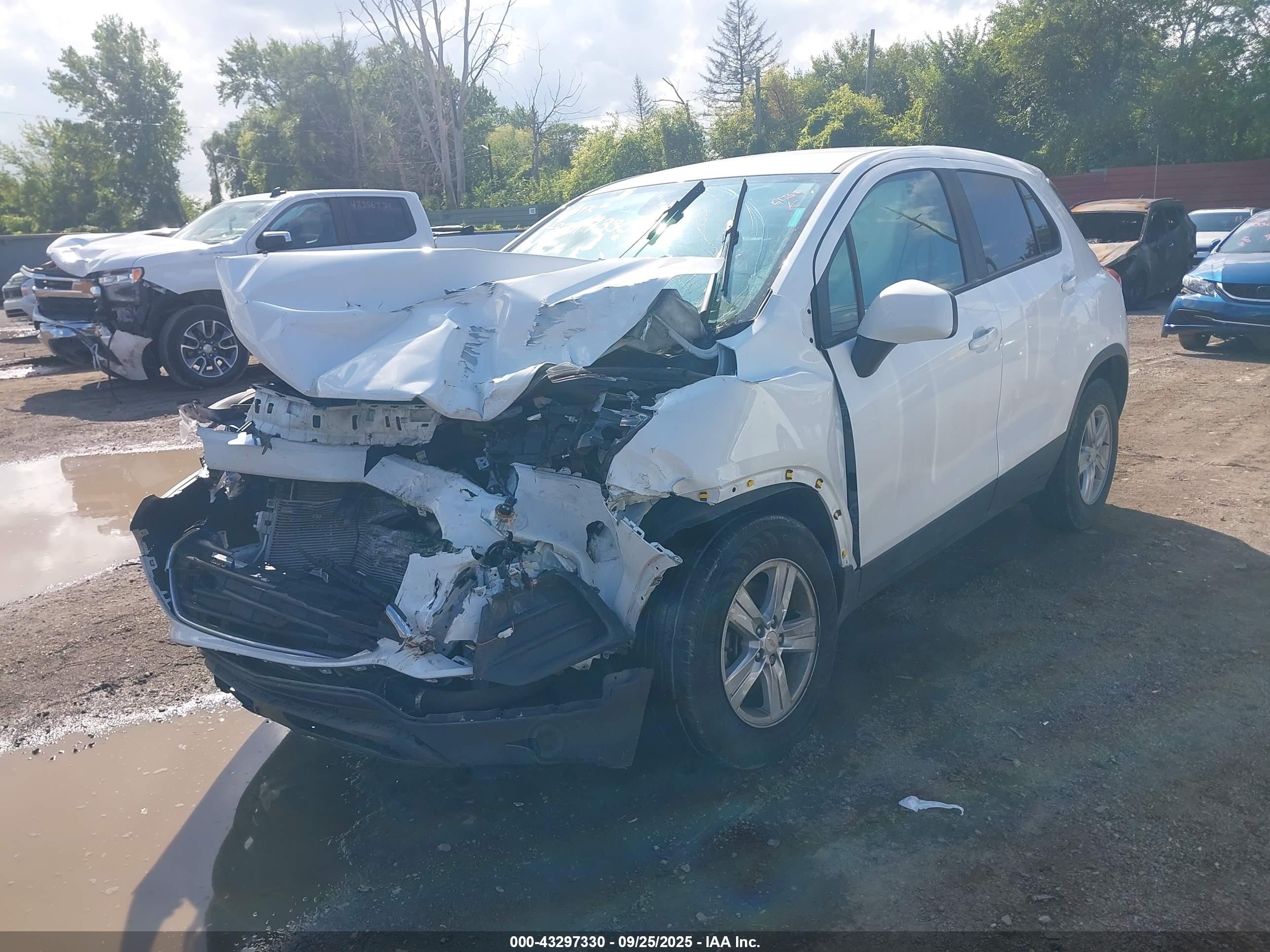 CHEVROLET TRAX image 2