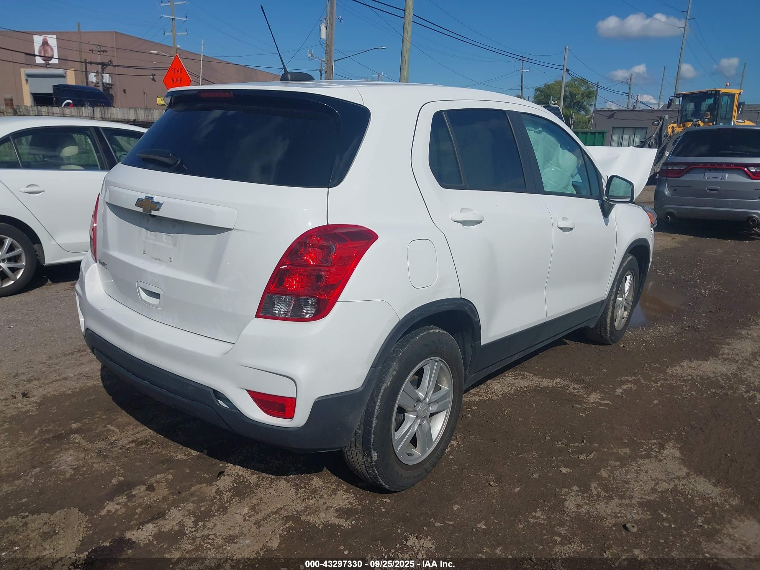 CHEVROLET TRAX image 4