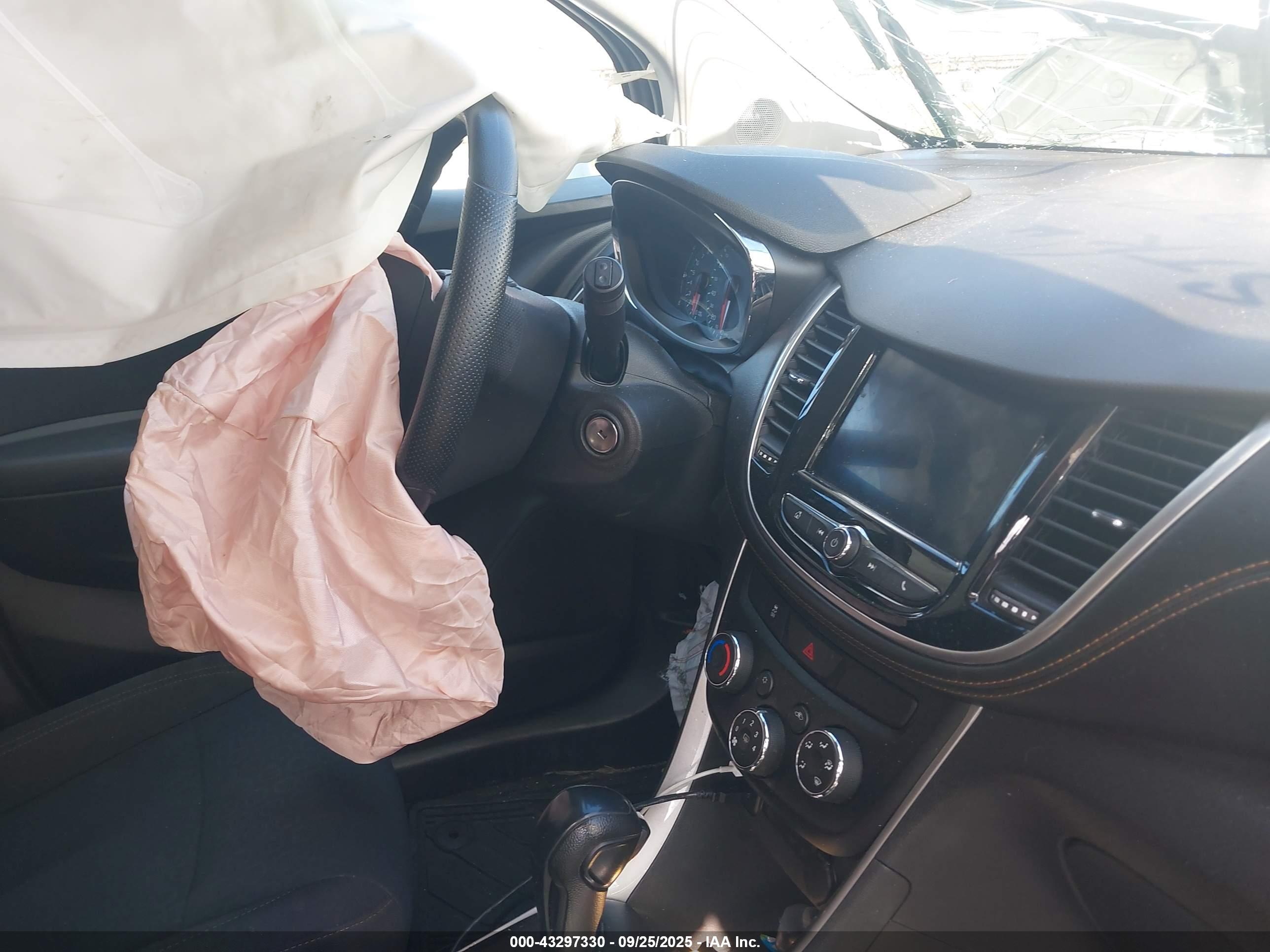 CHEVROLET TRAX image 5
