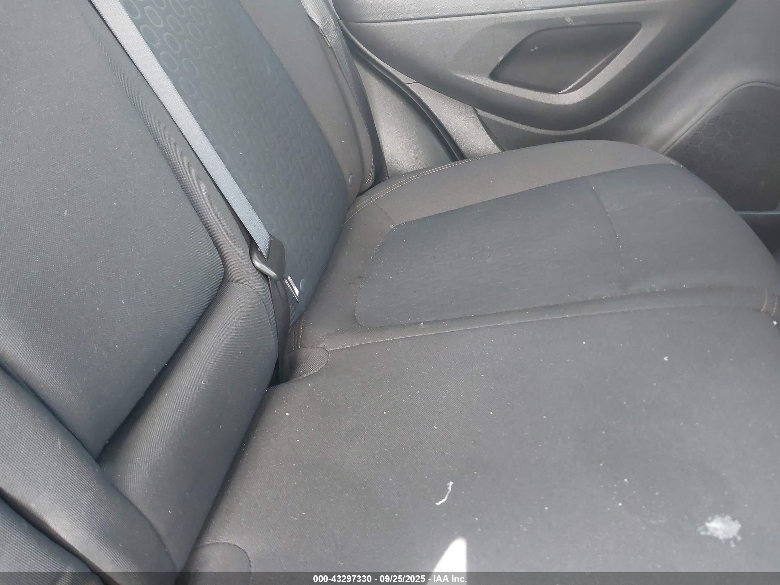 CHEVROLET TRAX image 8