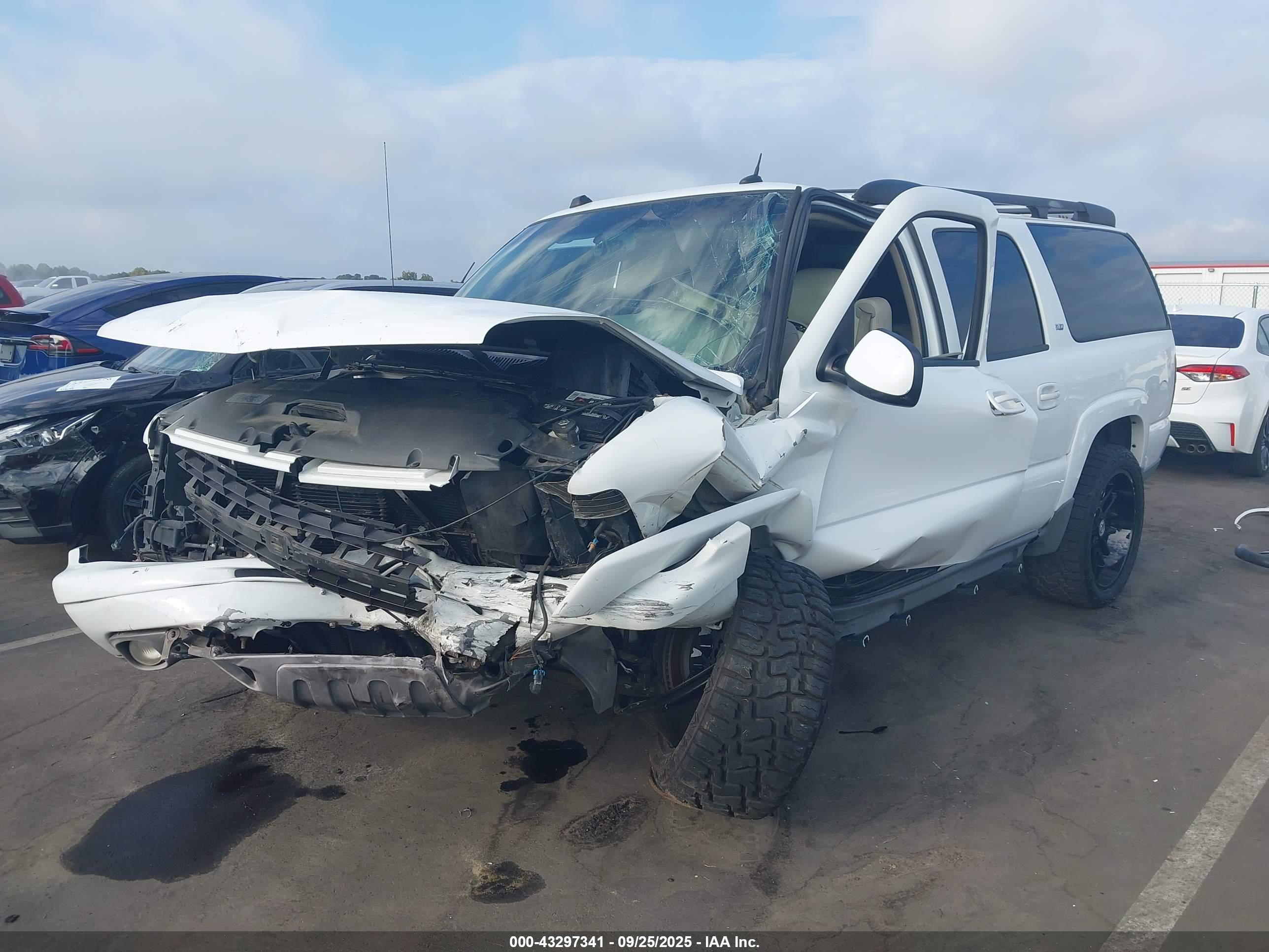 CHEVROLET SUBURBAN image 2