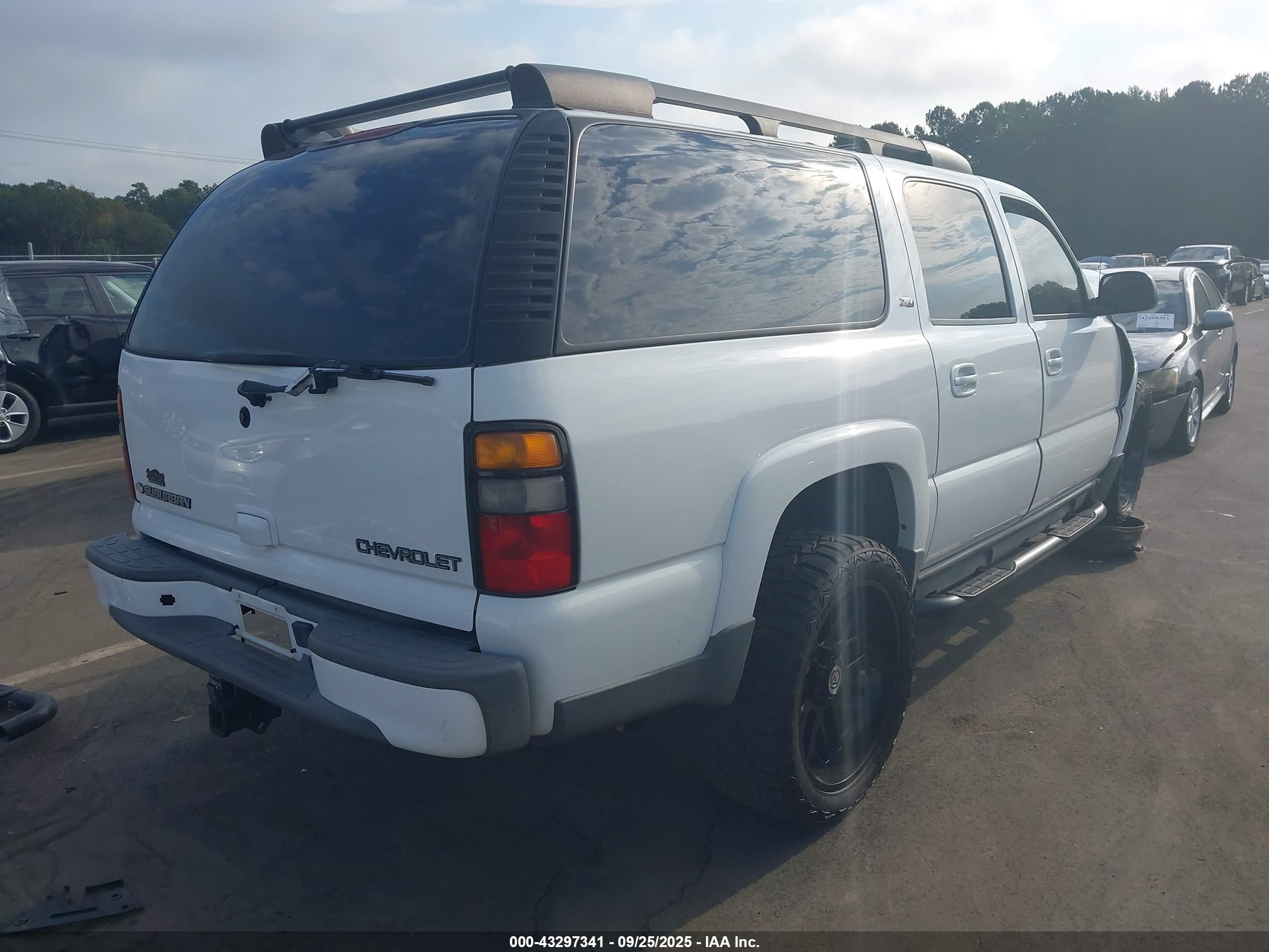CHEVROLET SUBURBAN image 4
