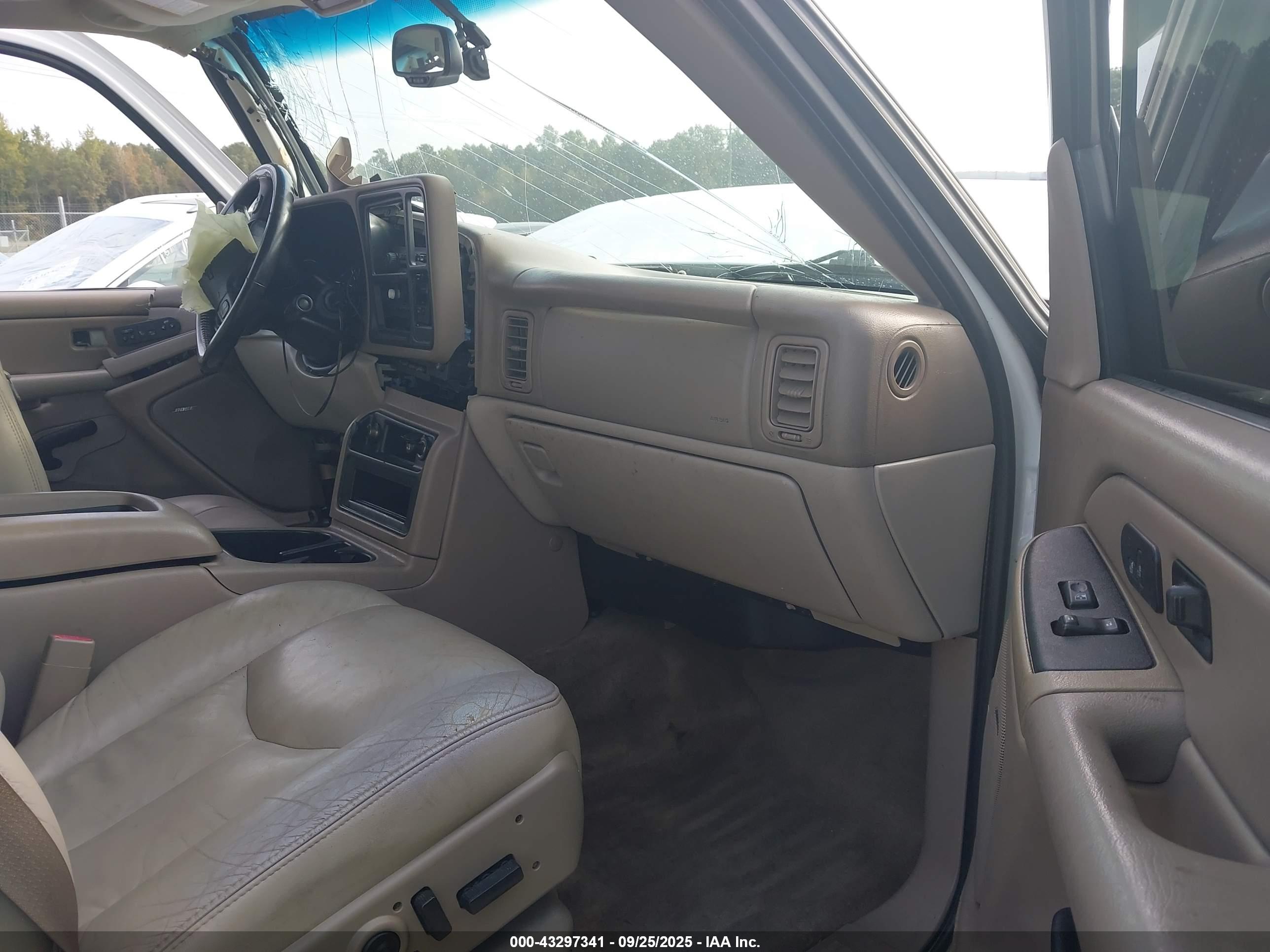CHEVROLET SUBURBAN image 5