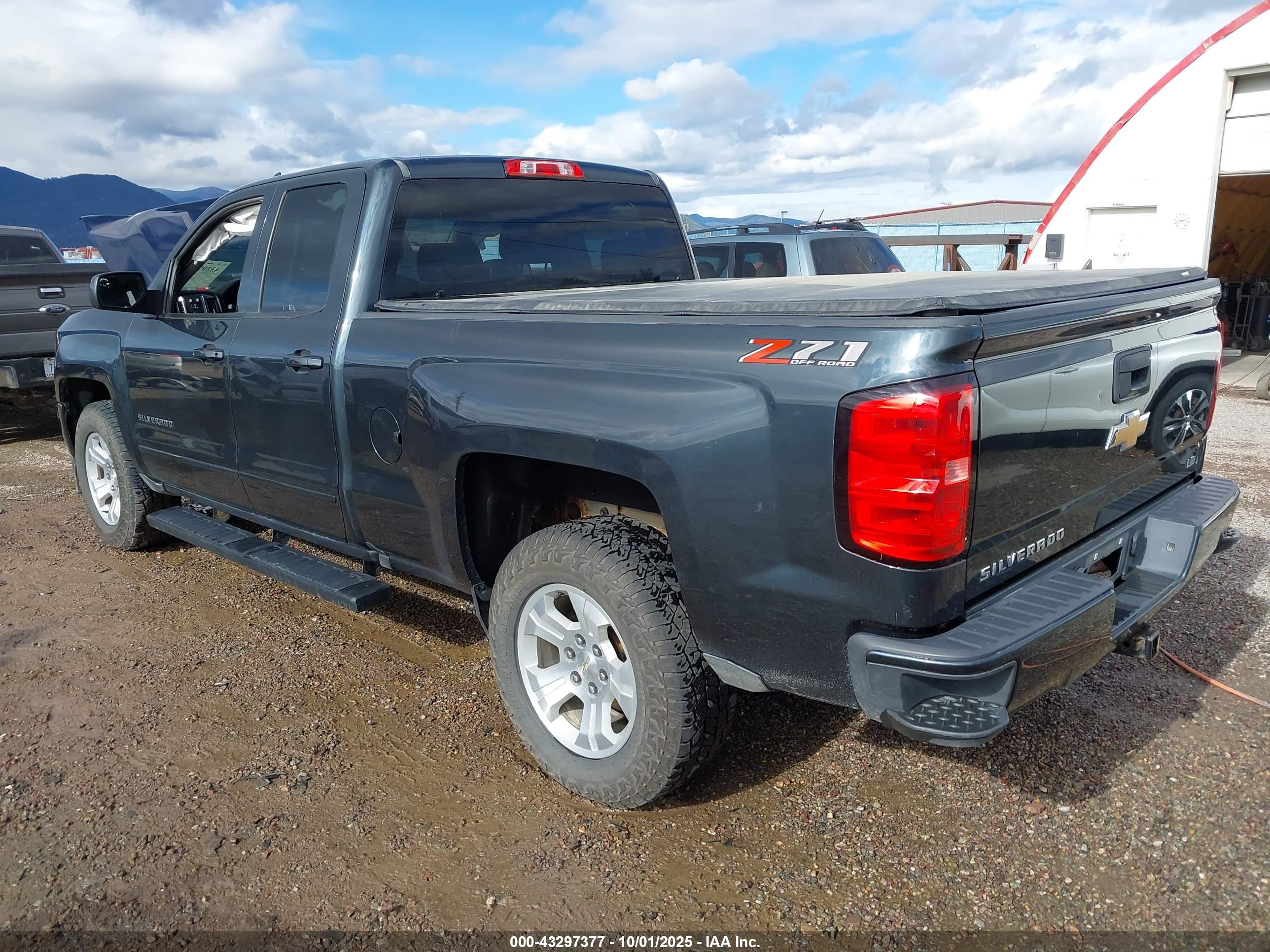 CHEVROLET SILVERADO image 3