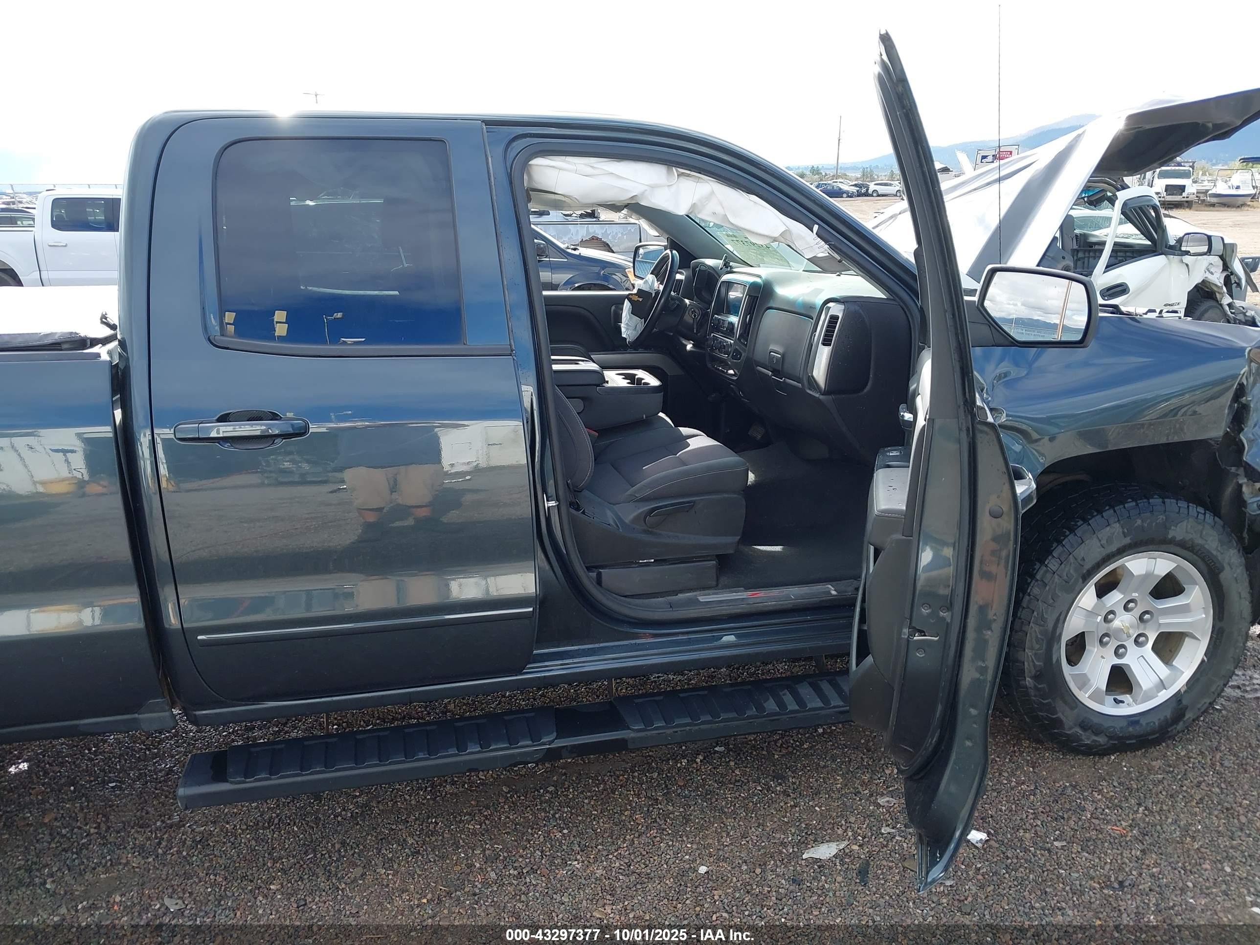 CHEVROLET SILVERADO image 5