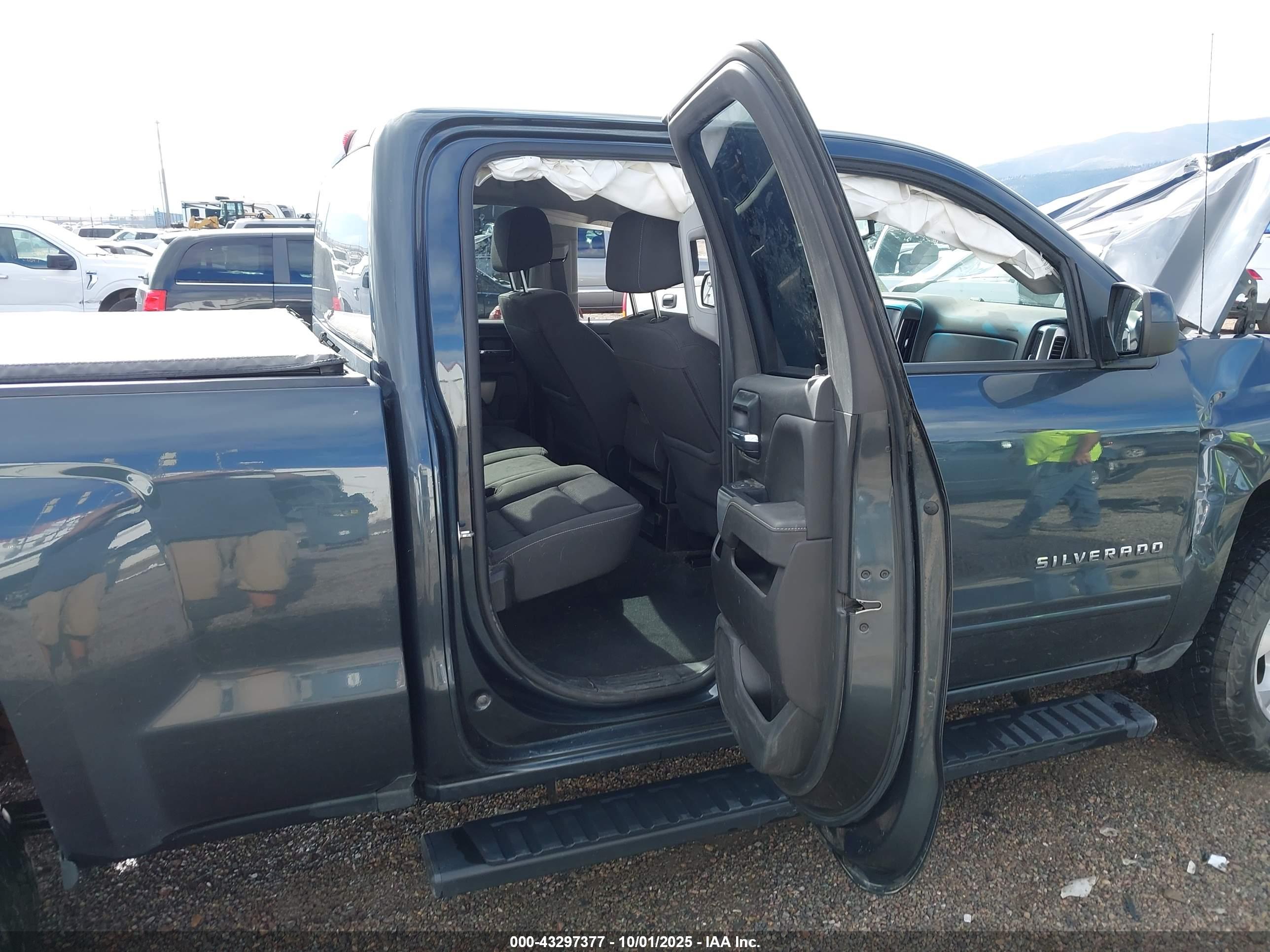 CHEVROLET SILVERADO image 8