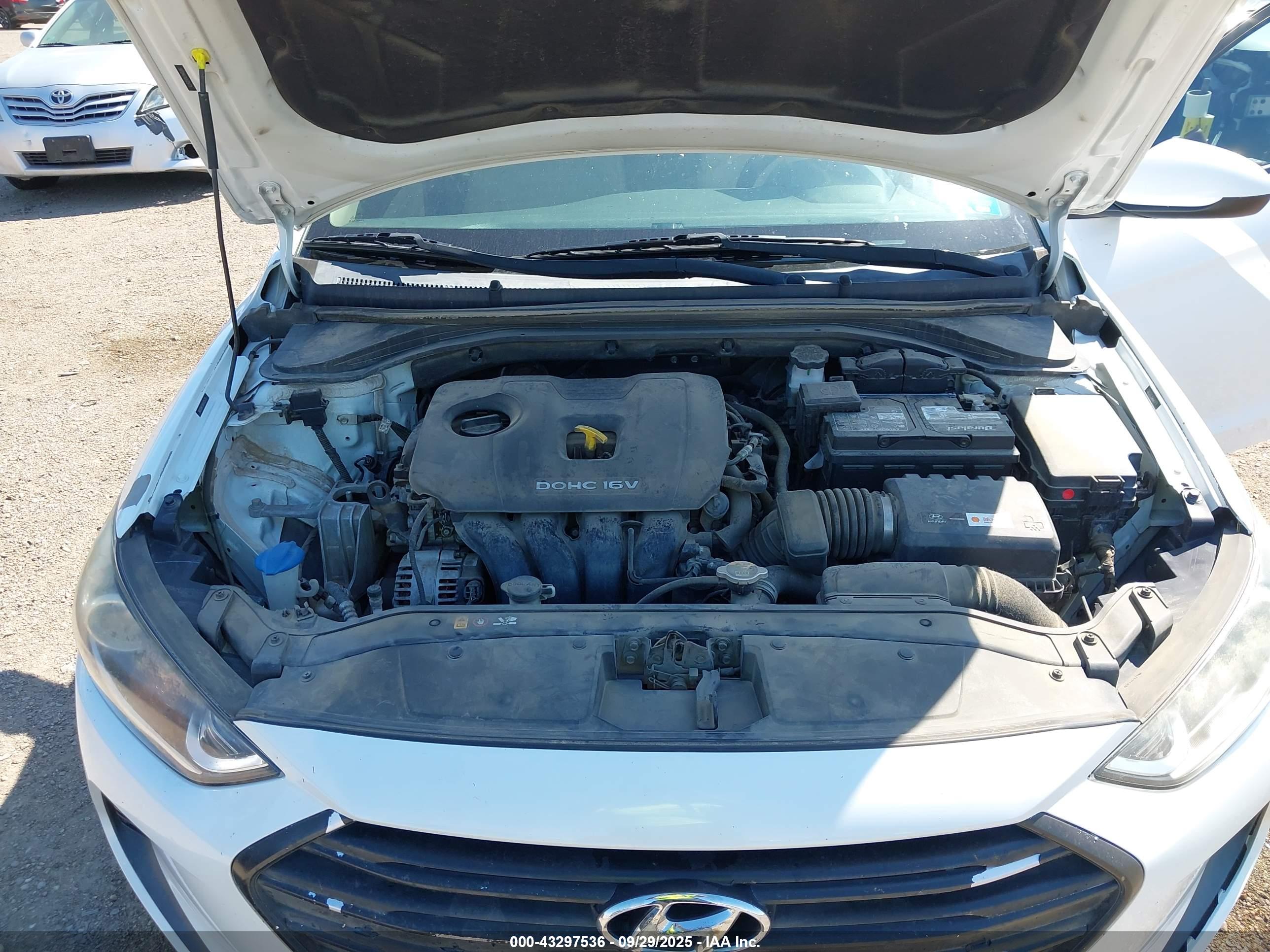 HYUNDAI ELANTRA image 10